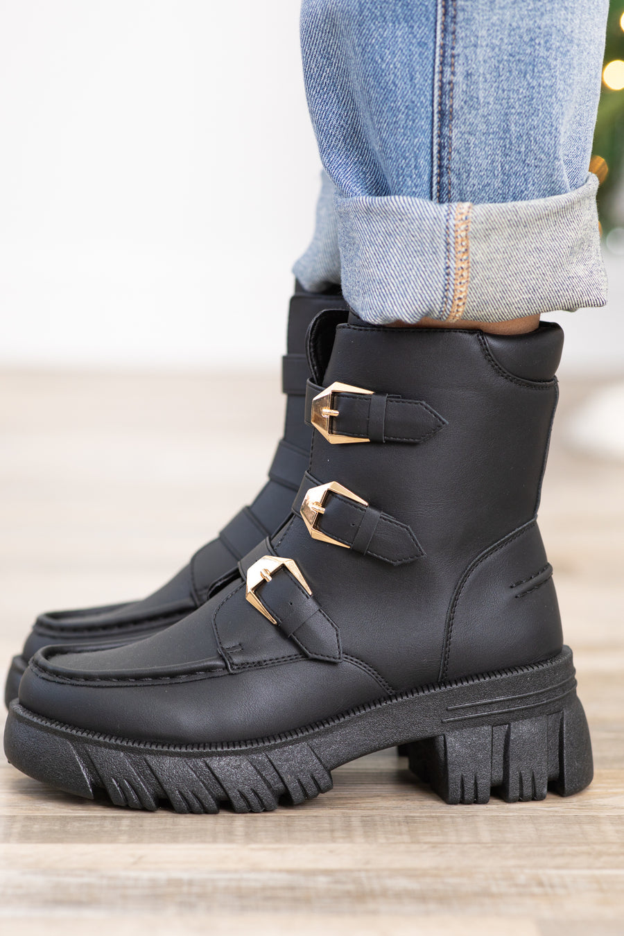 Black Boots With Buckle Detail