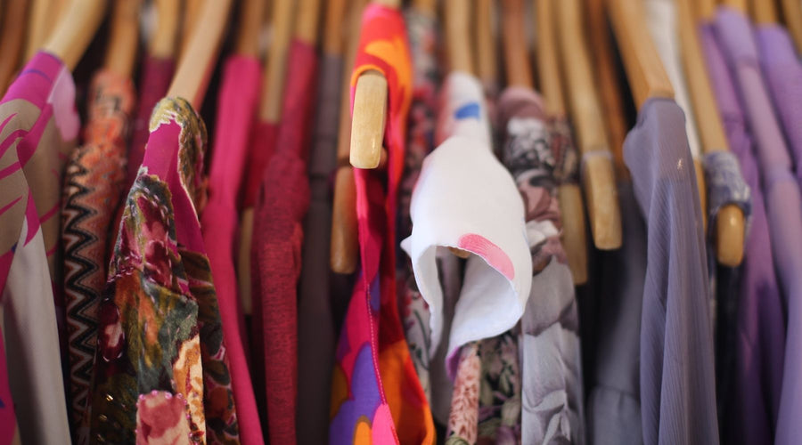 WHAT IS A CAPSULE WARDROBE?