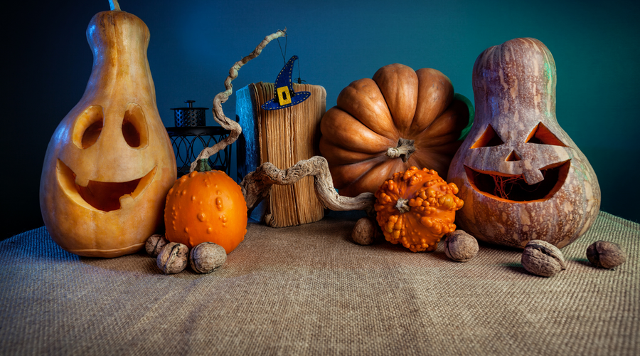 HOW TO THROW A (SOCIAL DISTANCING) HALLOWEEN PARTY