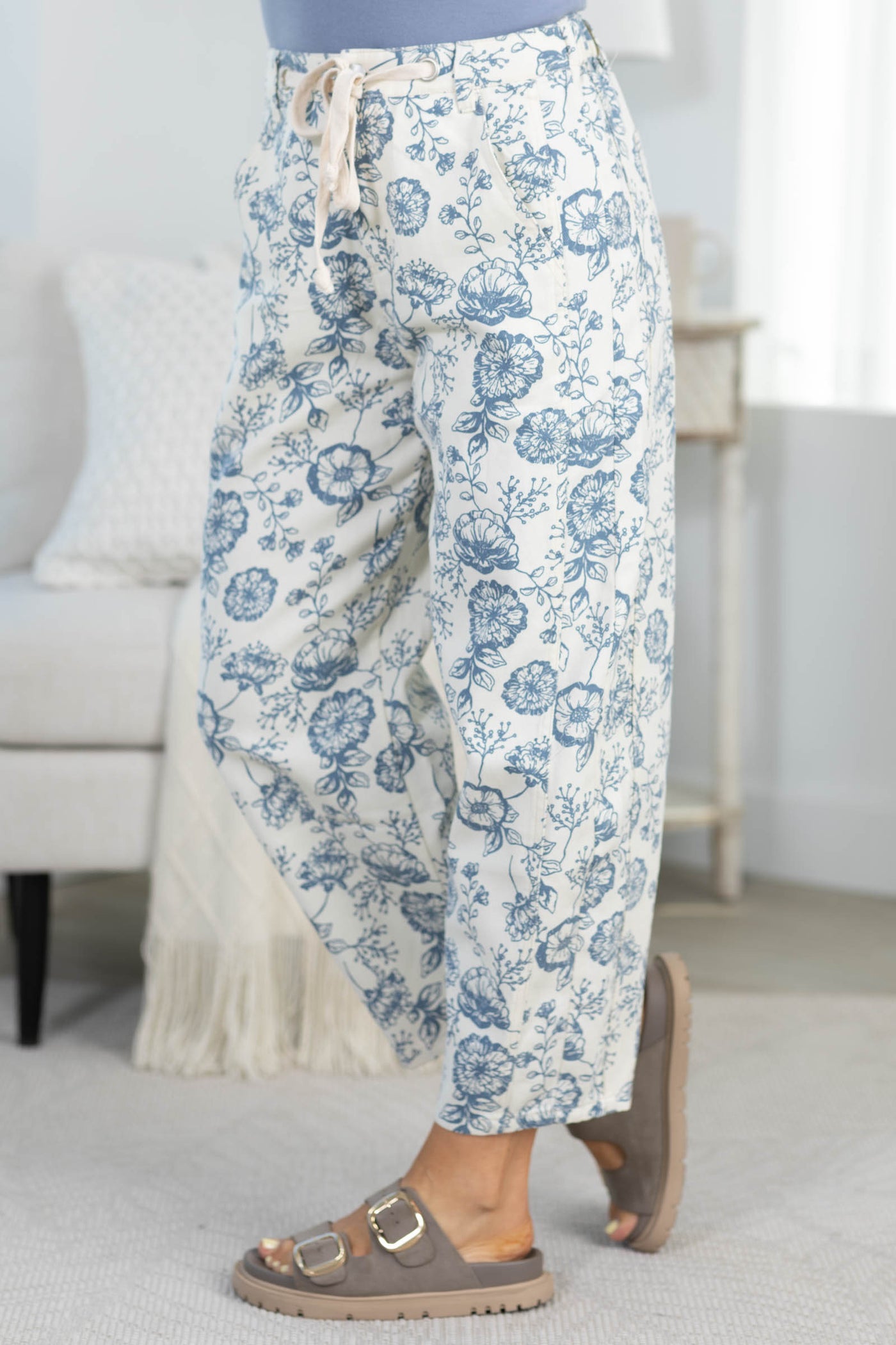 Floral Printed Cropped Straight-Leg Pants With Elastic Waistband