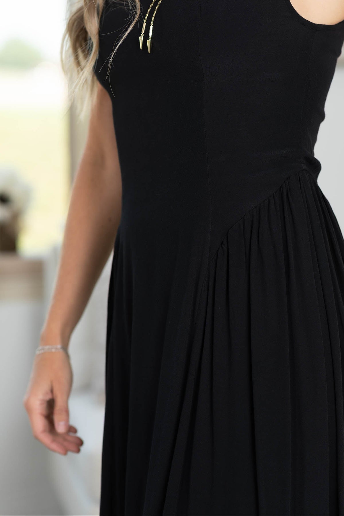 Black Sleeveless Basque Waist Midi Dress