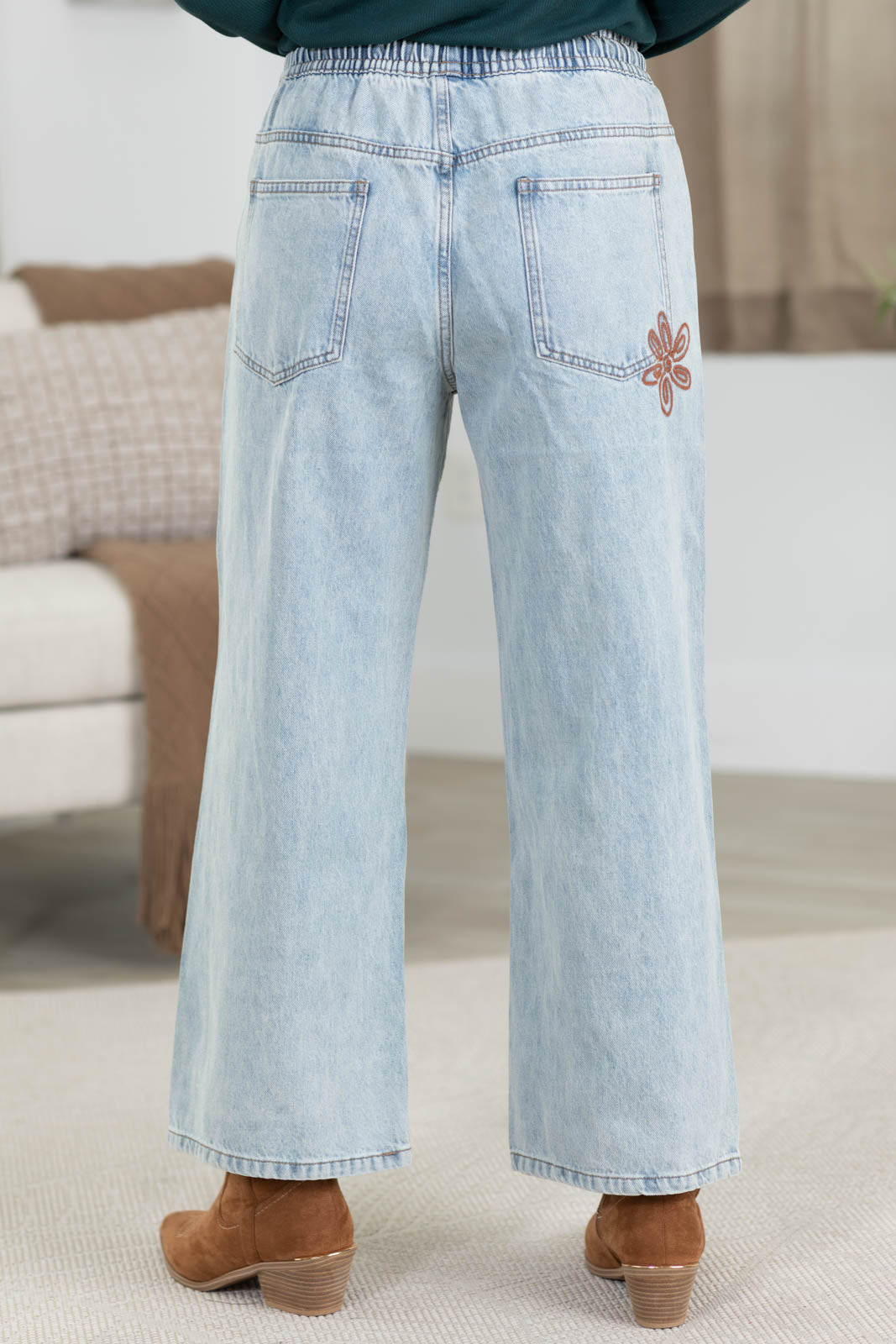 Daisy Embroidery Elastic Waist Jeans
