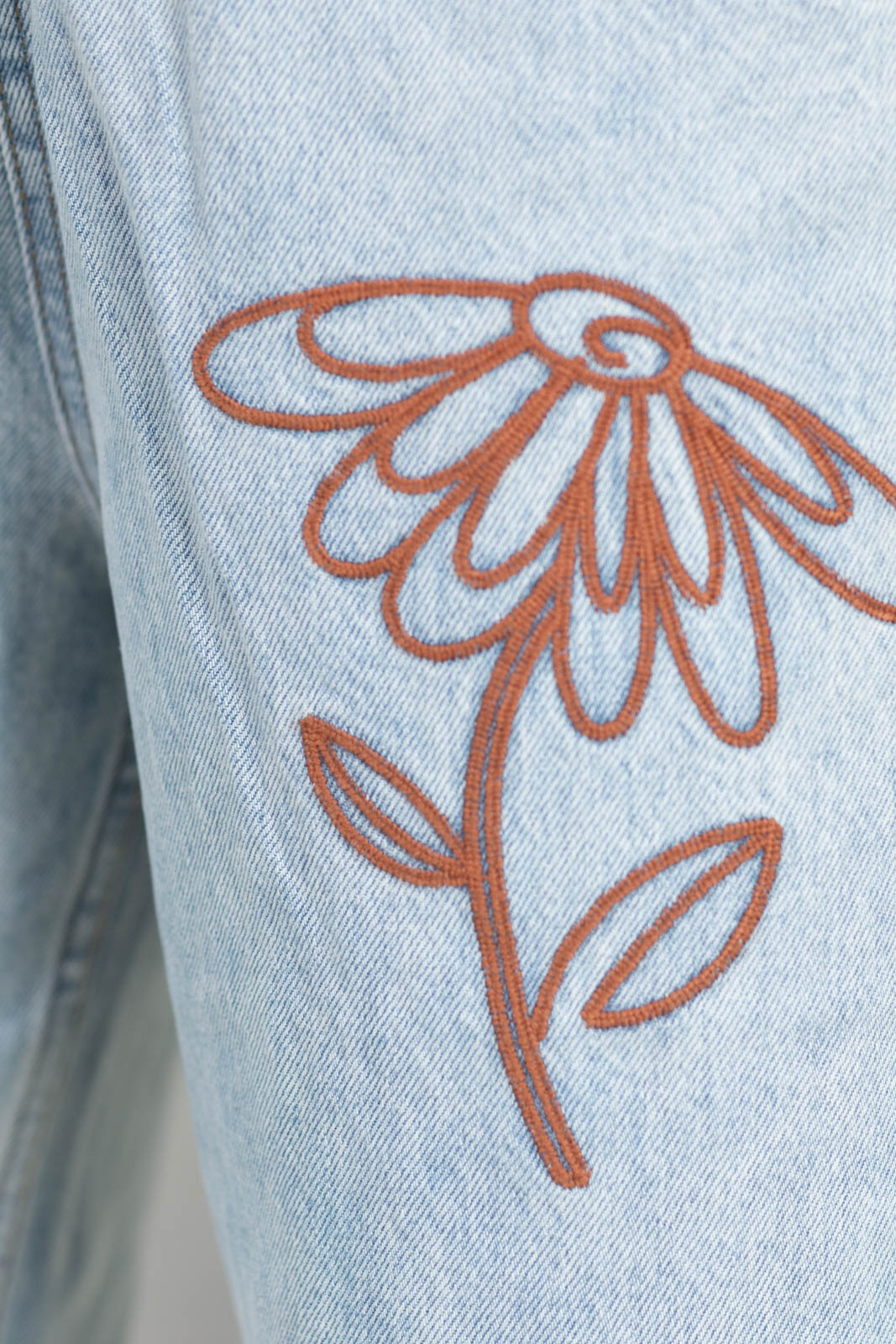 Daisy Embroidery Elastic Waist Jeans