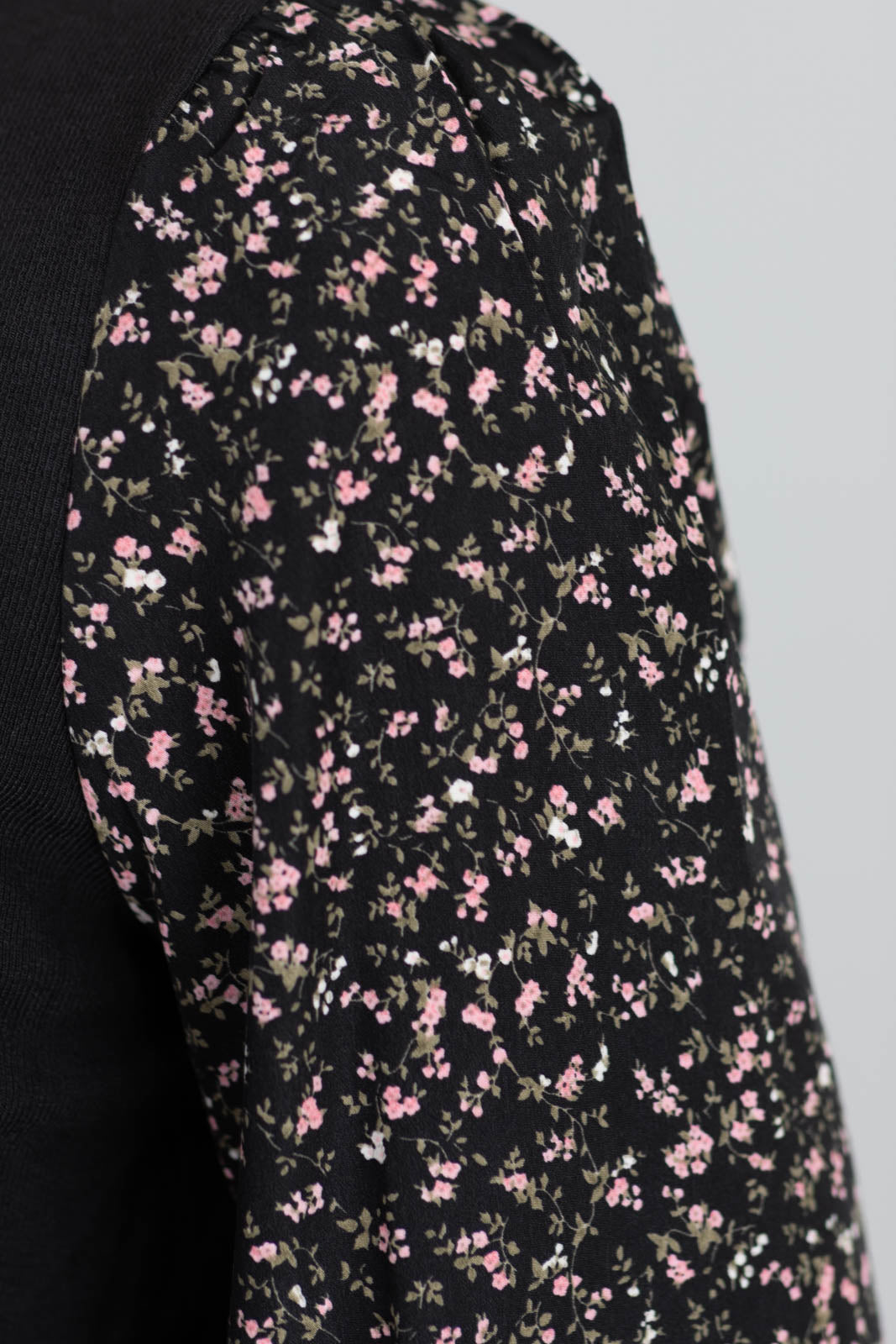 Staccato Mix Floral Woven Sleeves Knit Top