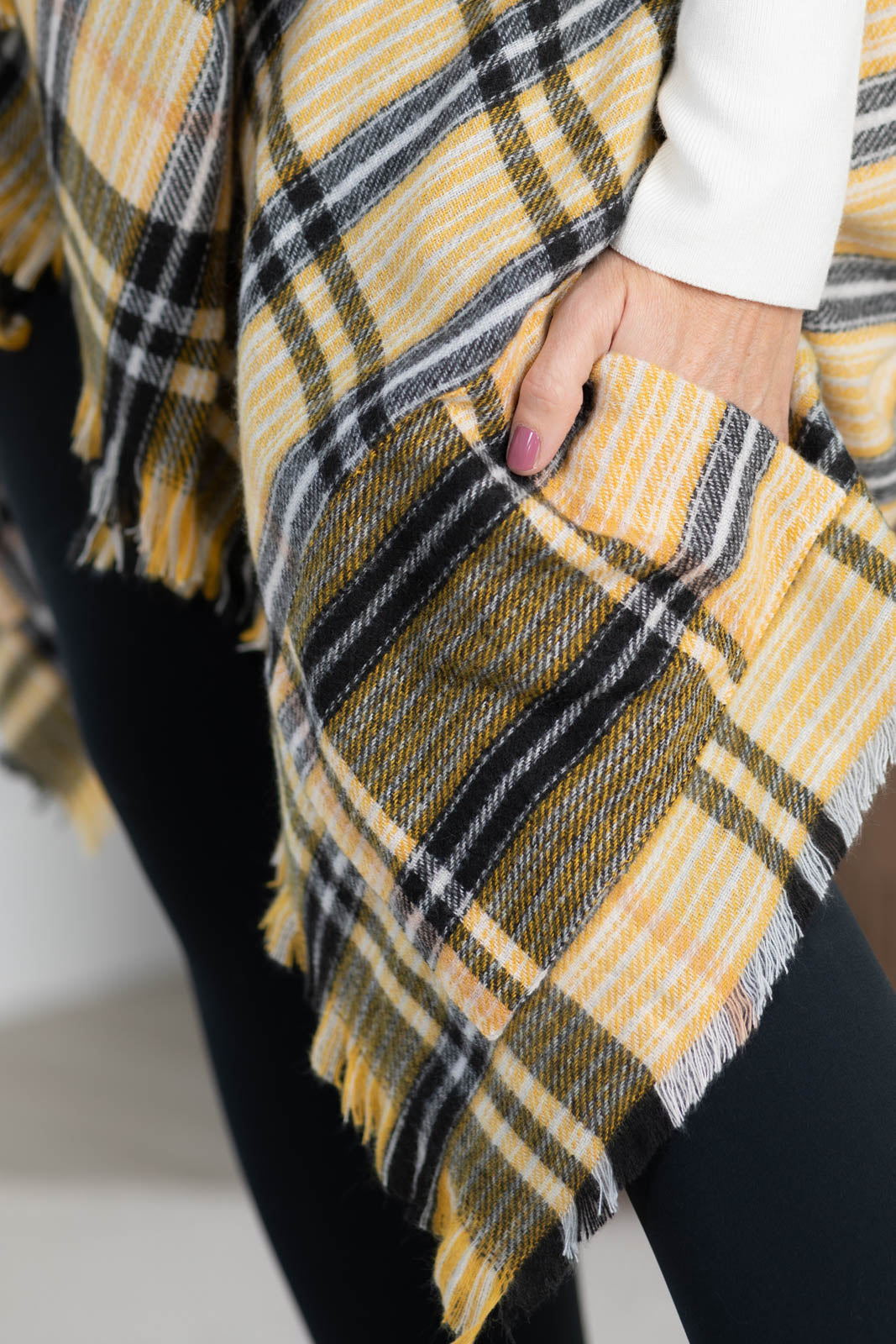Plaid Kimono With Fringe And Pockets