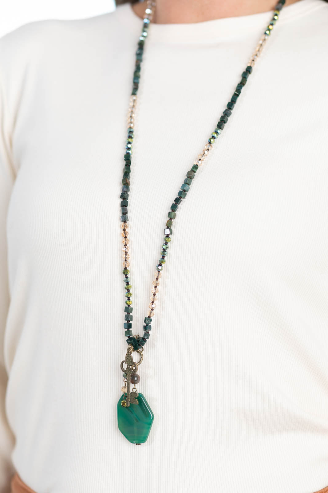 India Agate Beaded Necklace With Stone Pendant
