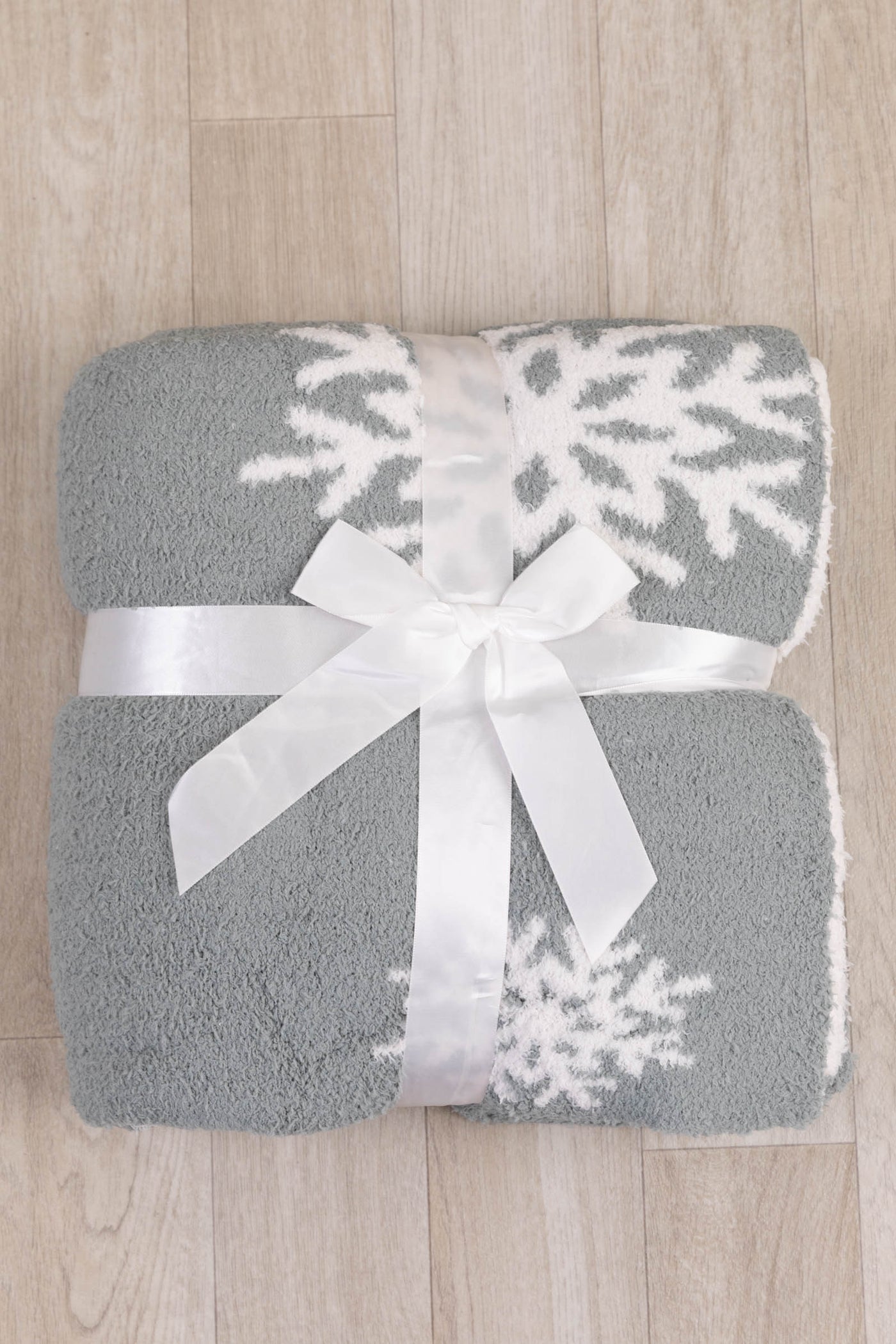 Grey Snowflake Print Super Soft Blanket