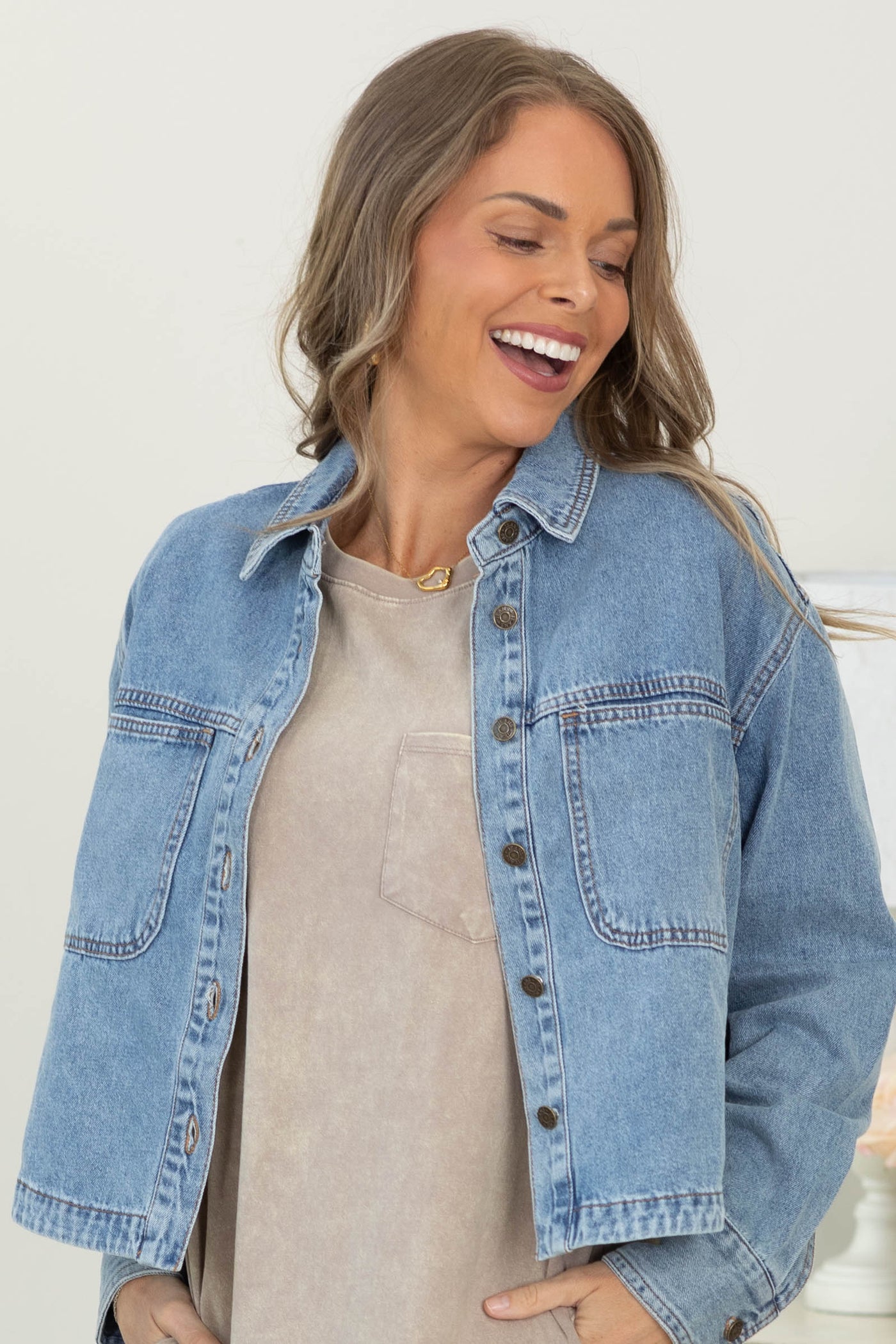 Veveret Washed Denim Cropped Button Denim Jacket
