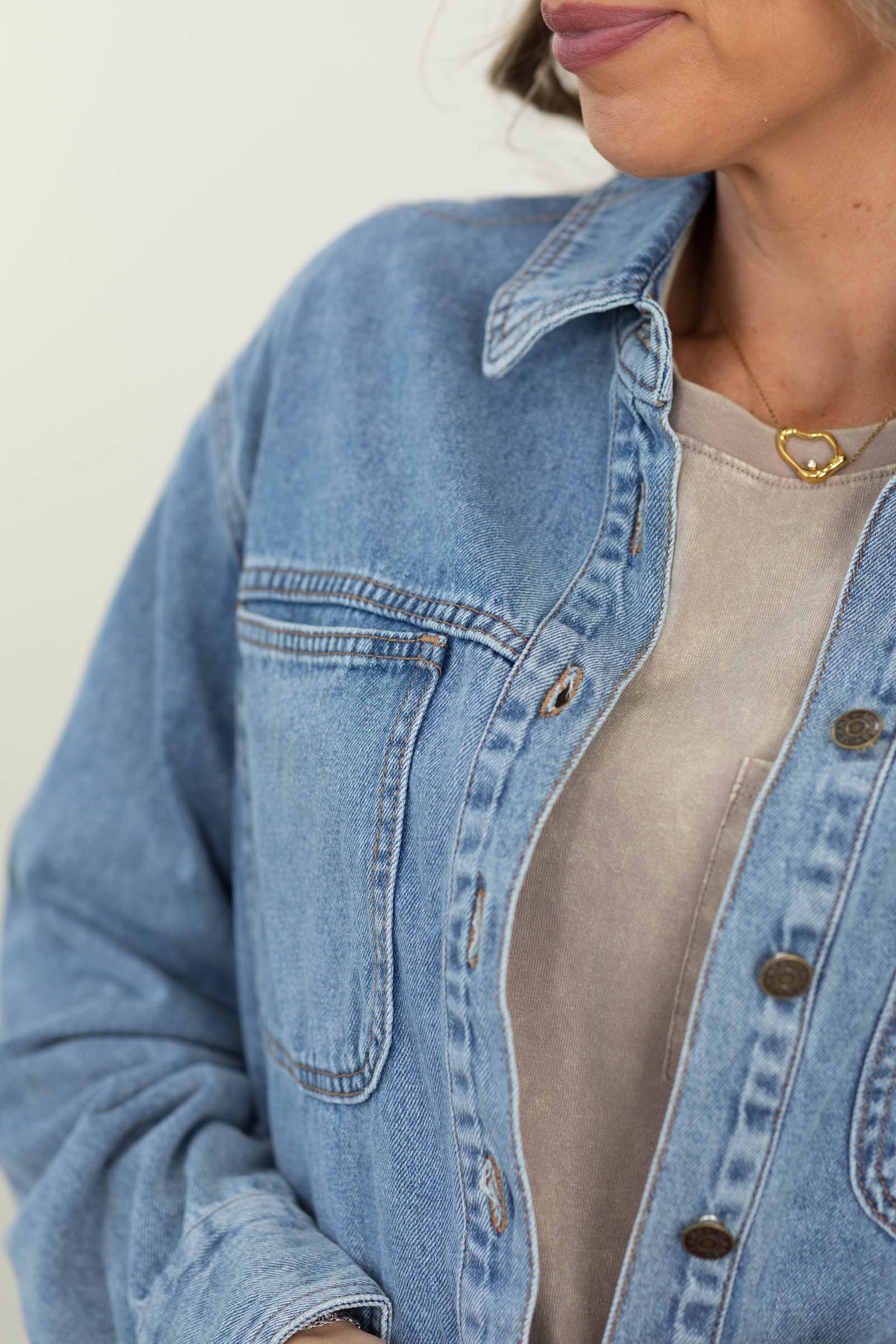 Veveret Washed Denim Cropped Button Denim Jacket