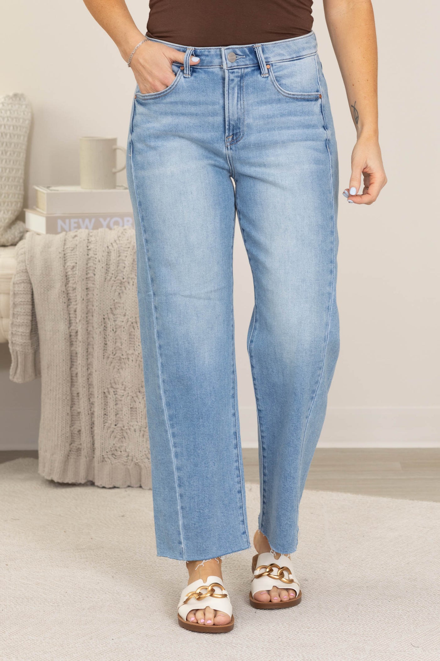 Risen Cropped Barrel Curved Side Seam Jeans
