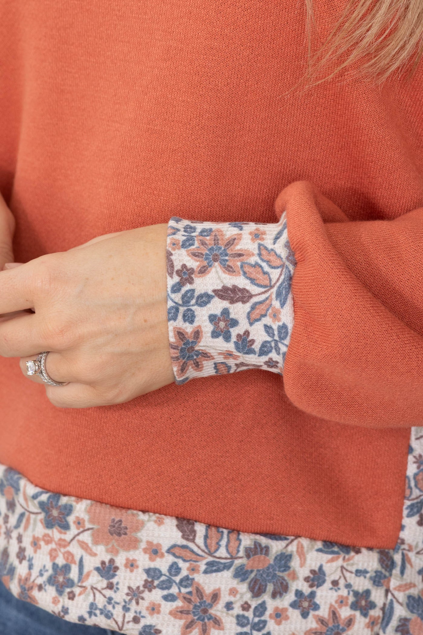 Floral Contrast Banding Knit Tops