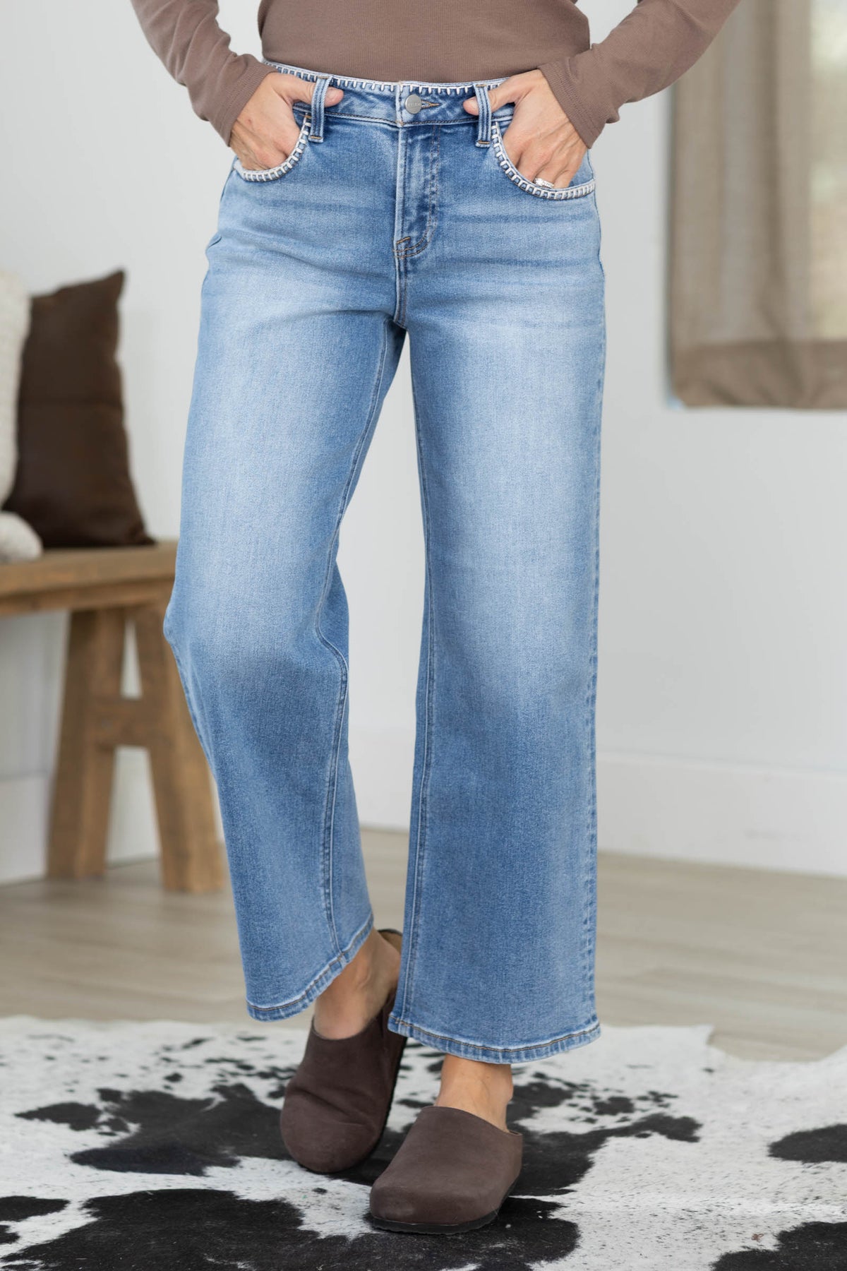 Risen Crop Wide Jeans With Embroidery Detail