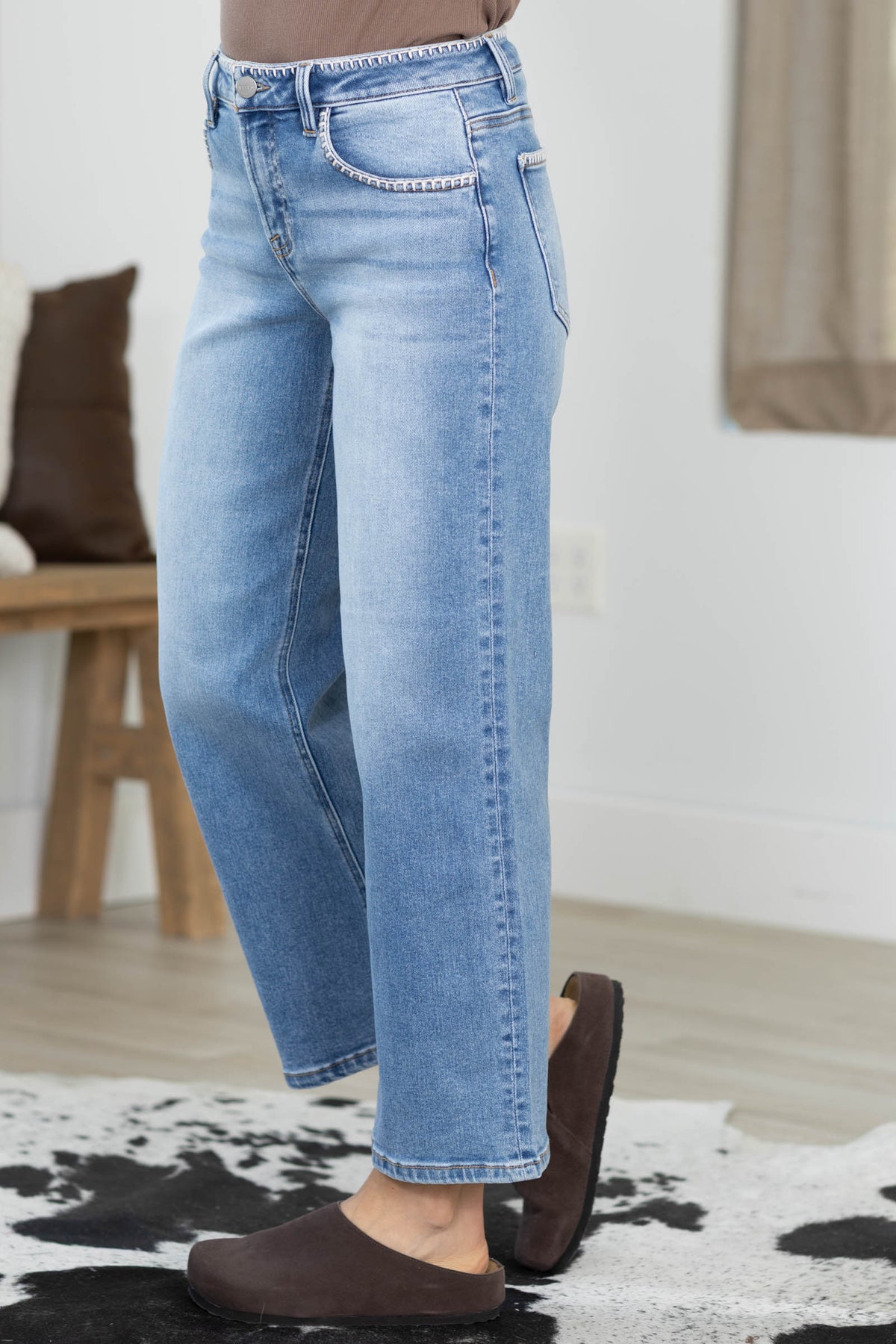Risen Crop Wide Jeans With Embroidery Detail