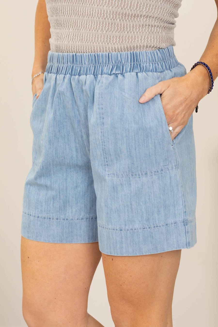 Light Denim Shorts With Pockets