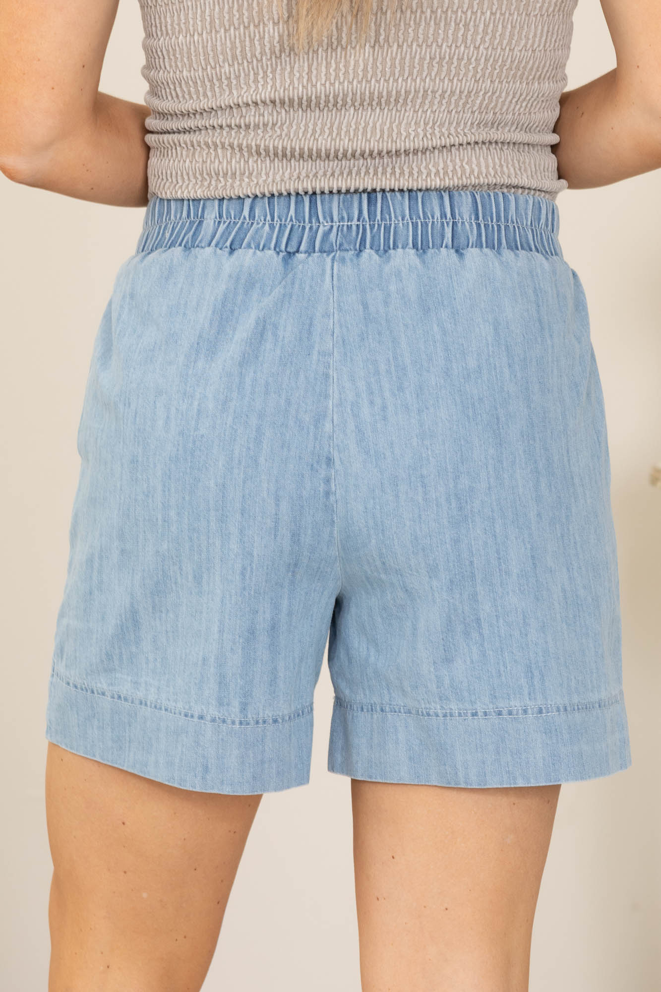 Light Denim Shorts With Pockets
