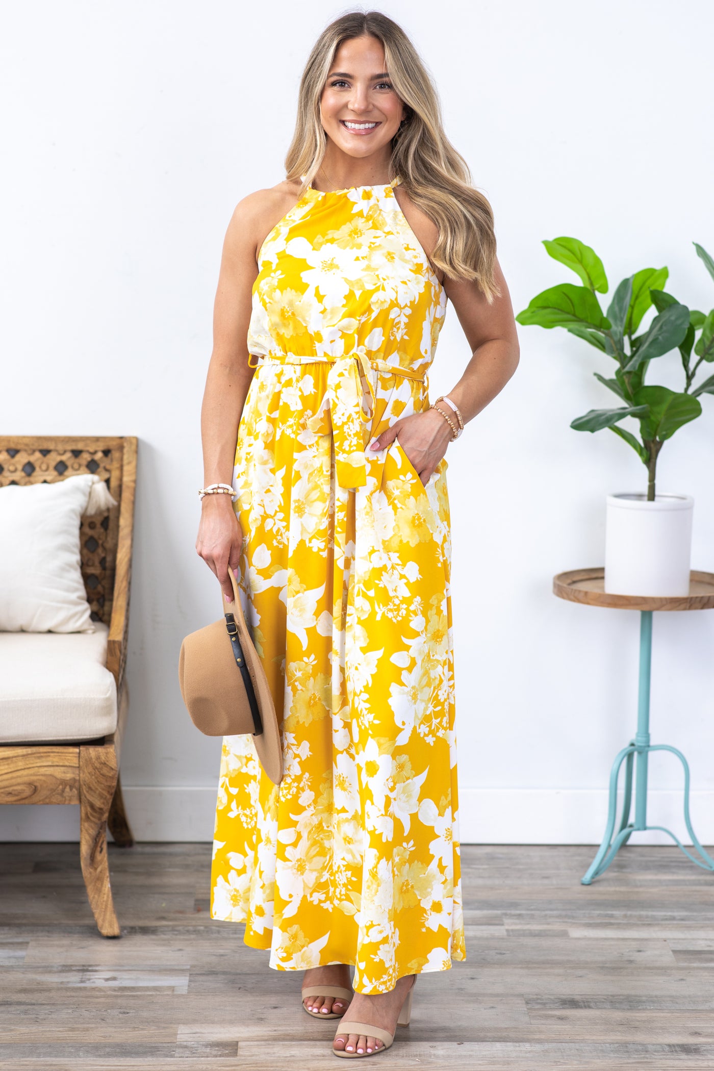 Gold And White Halter Neck Maxi Dress - S Gold And White Halter Neck Maxi Dress - S