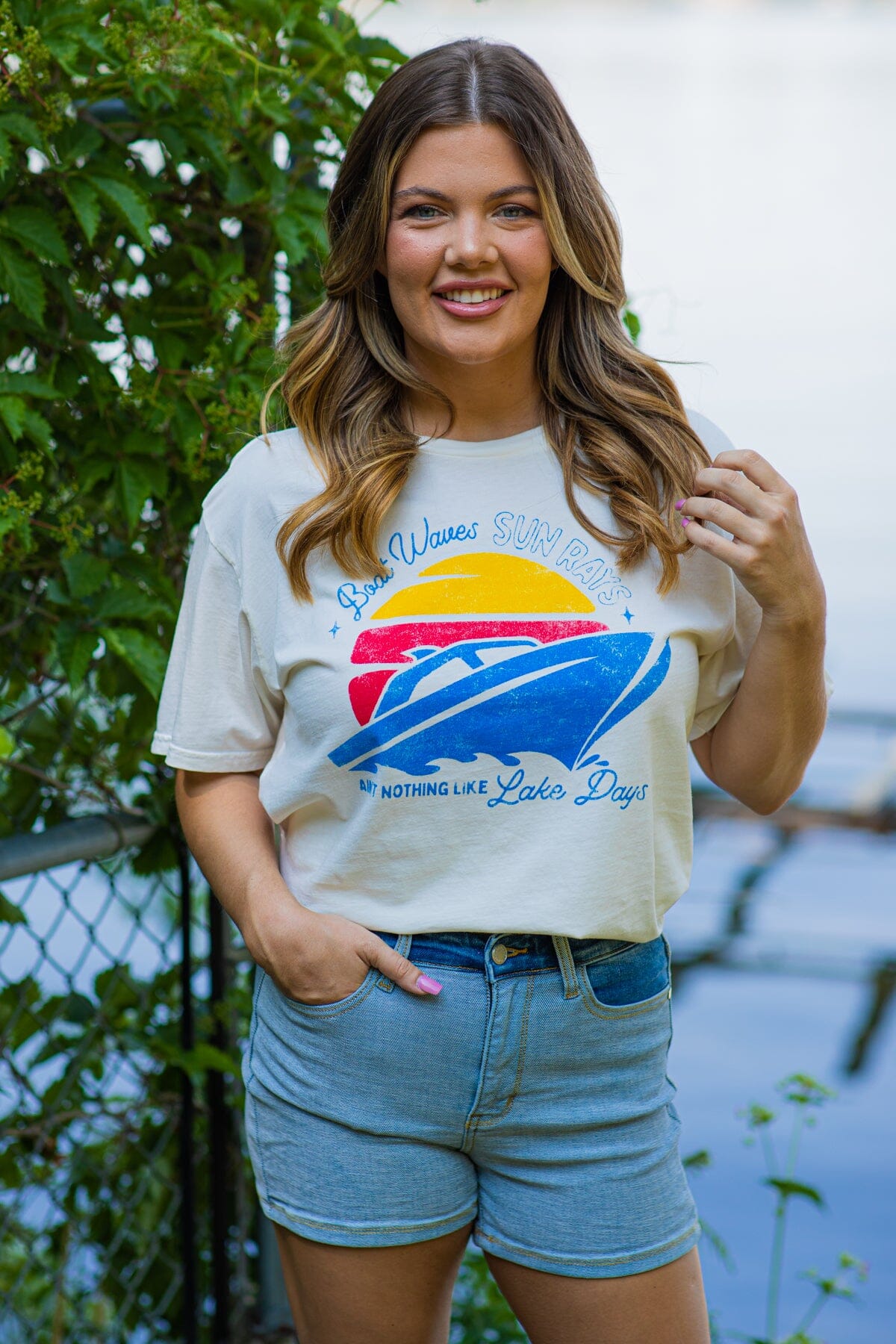 Ivory Boat Waves Sun Rays Graphic Tee - Filly Flair
