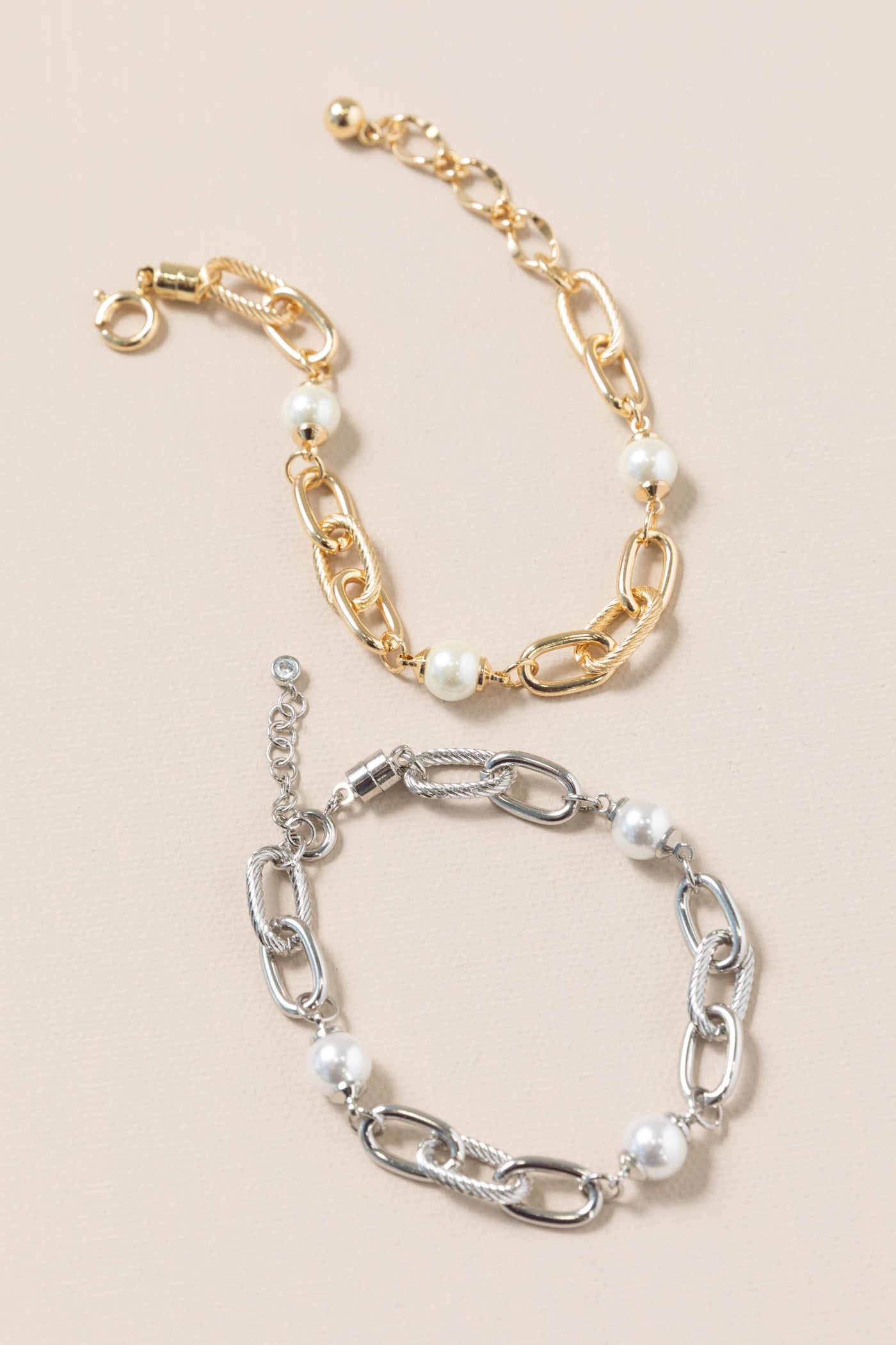 Magnetic Chain Link Bracelet With Pearls