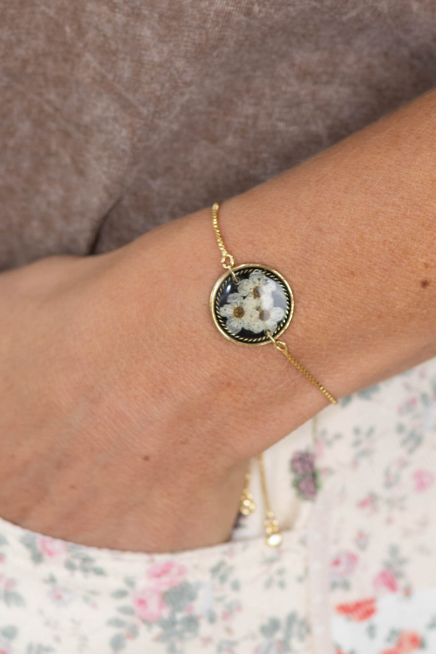 Gold Round Dried Flower Chain Pull Bracelet