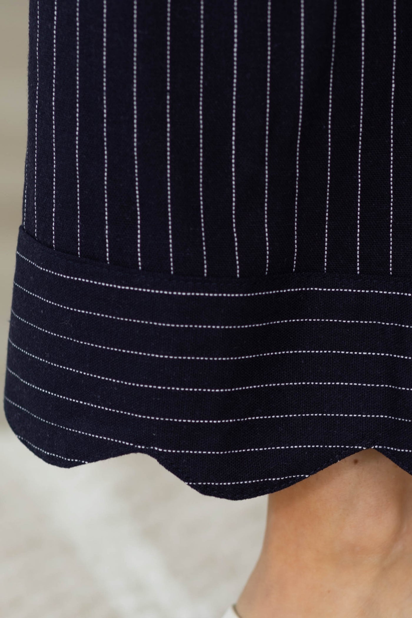 Short Lining Scalloped Sleeve Pants