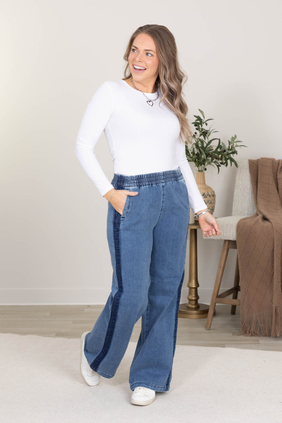 Risen Wide Leg Elastic Band Side Seam Detail Jeans