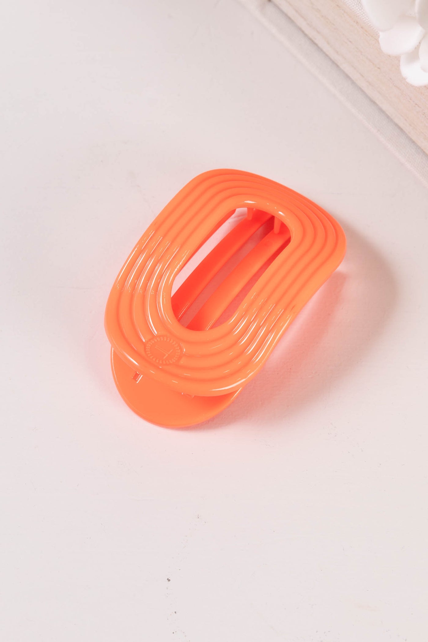 Darty Flat Round Hair Clip