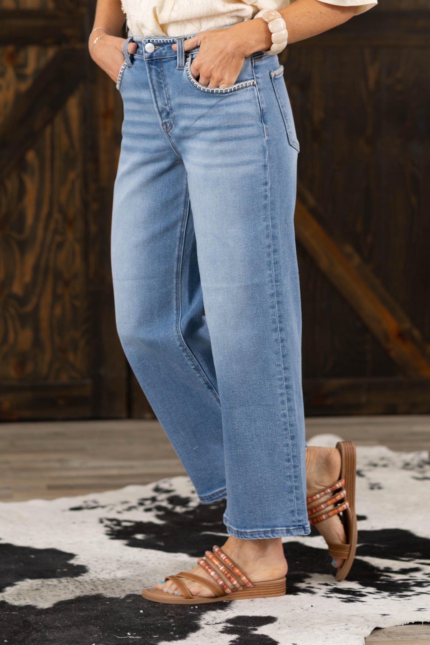 Risen Crop Wide Jeans With Embroidery Detail
