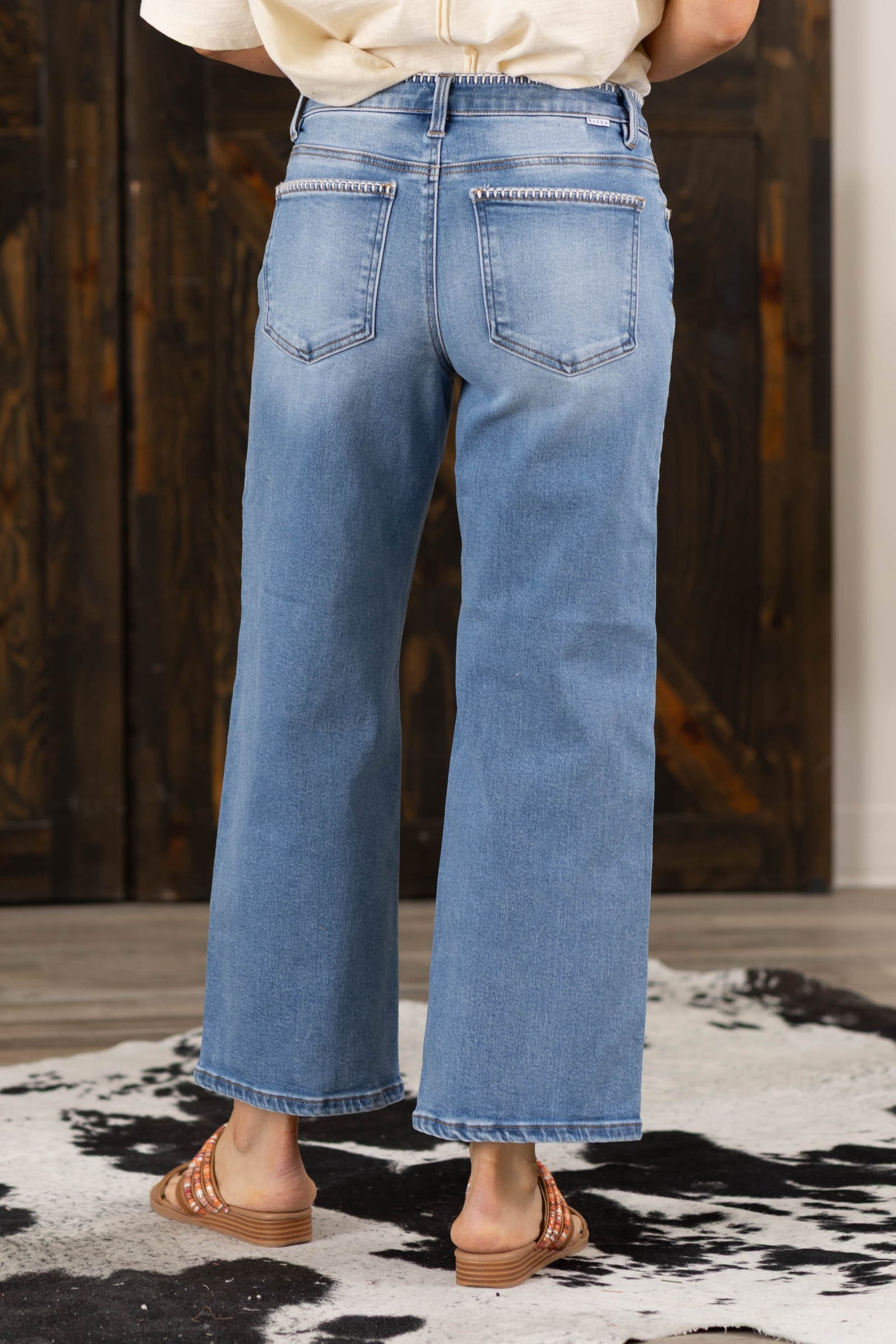 Risen Crop Wide Jeans With Embroidery Detail