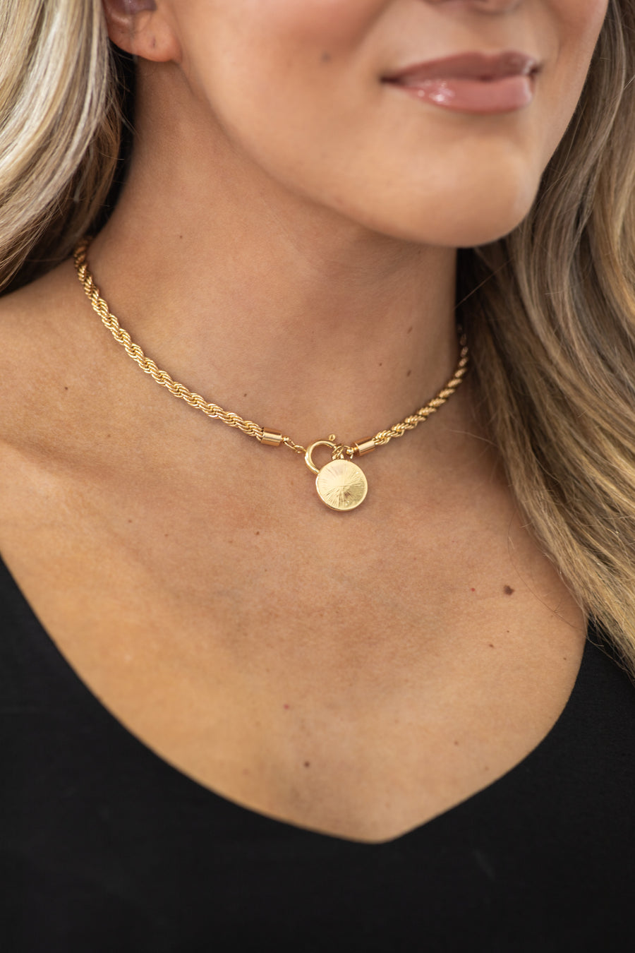 Gold Twist Chain With Round Pendant