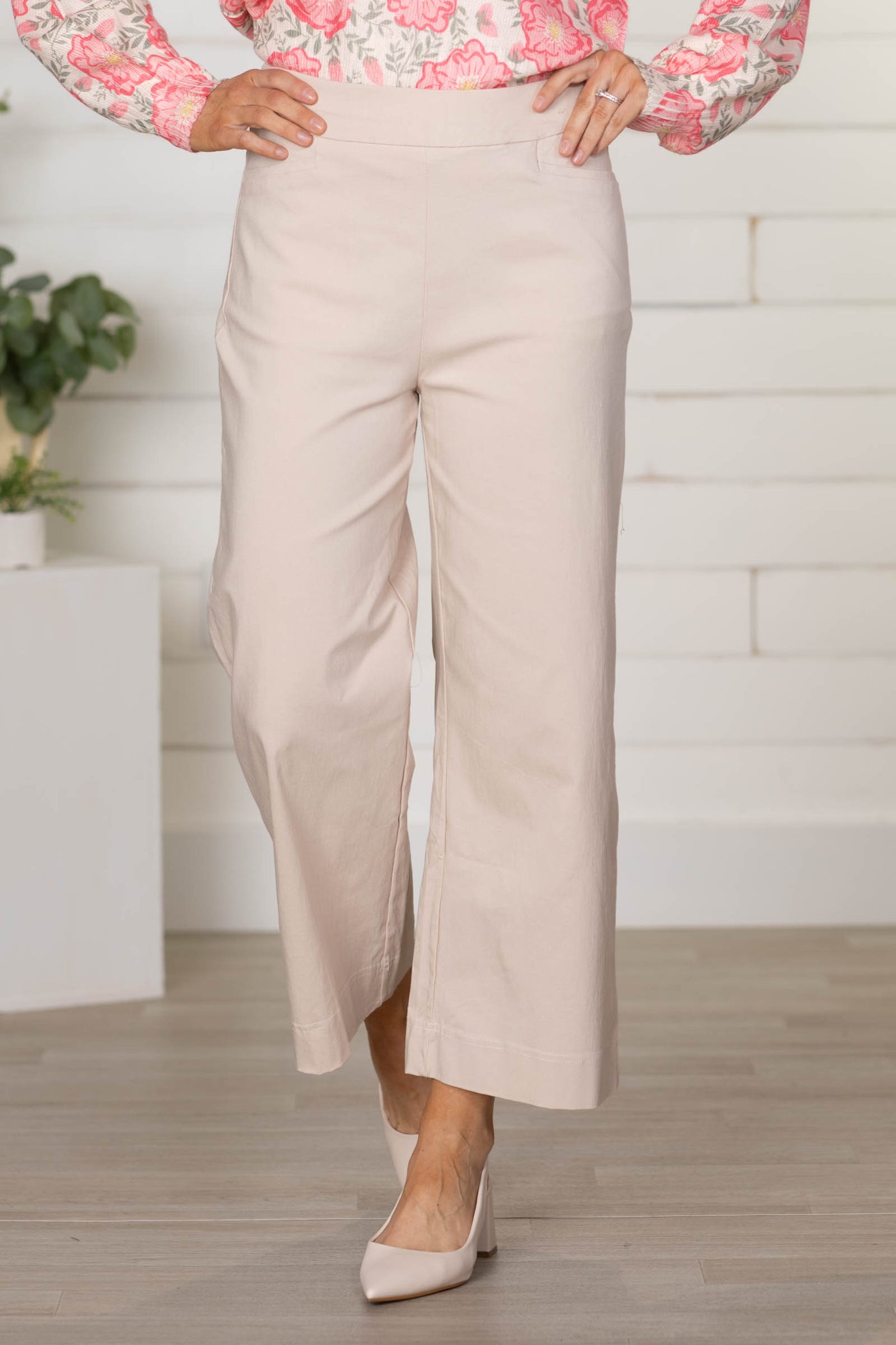 Flat Front Wide Legged Cropped Pant Detail