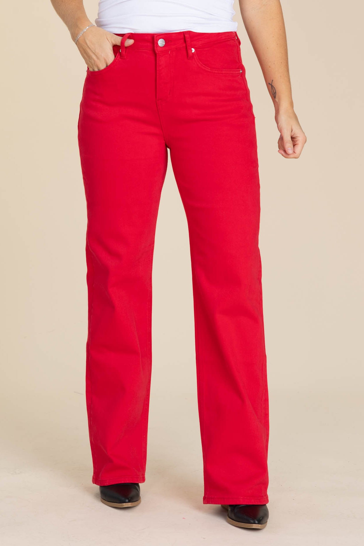 Mica Red Straight Leg With Loose Fit Jean