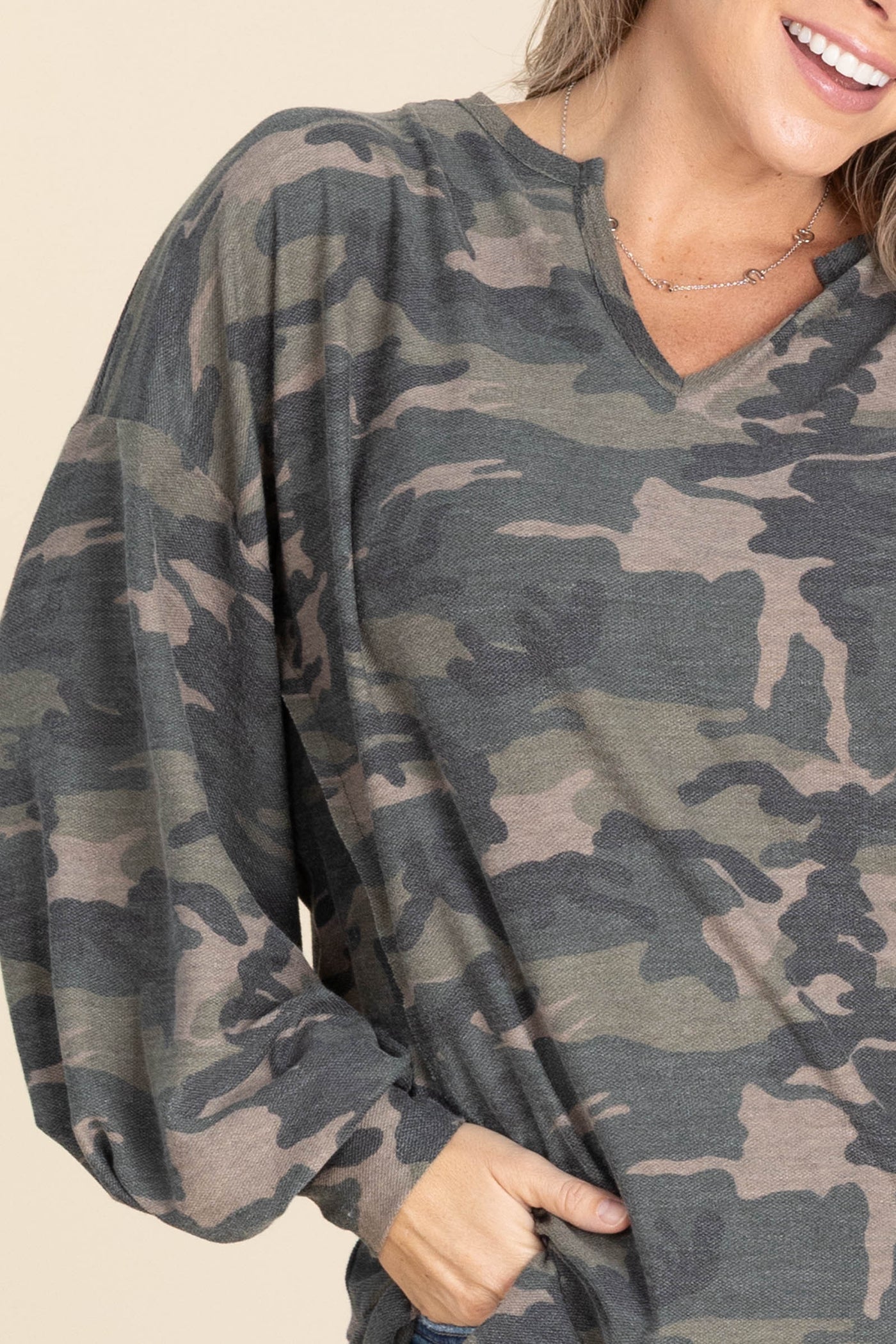 Camo Exposed Seam With V-Neck Knit Top
