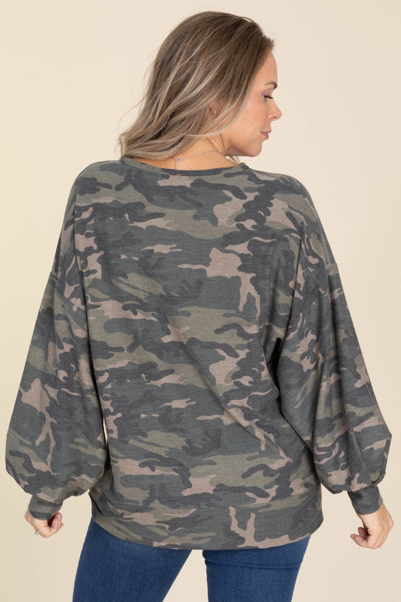 Camo Exposed Seam With V-Neck Knit Top