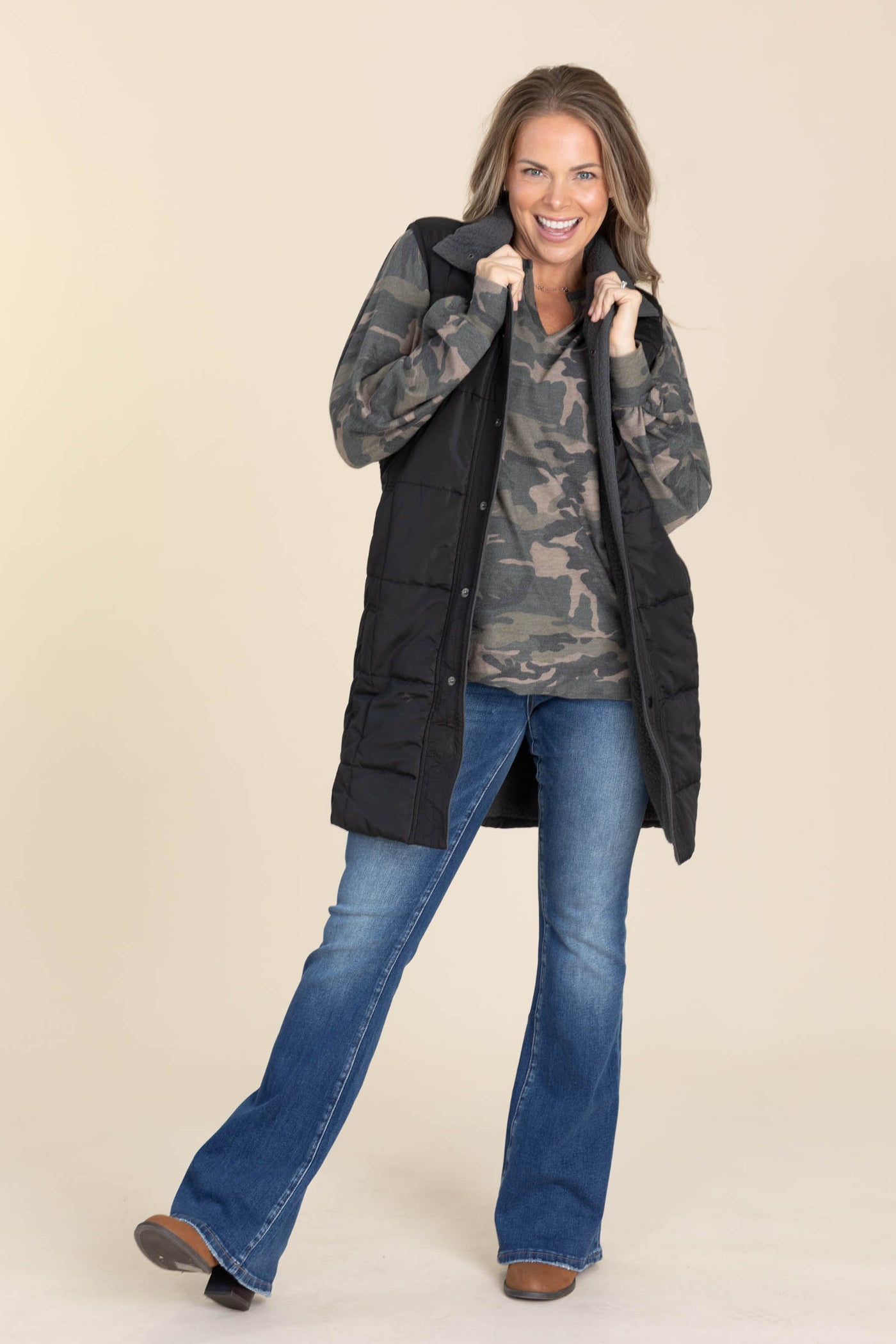 Camo Exposed Seam With V-Neck Knit Top