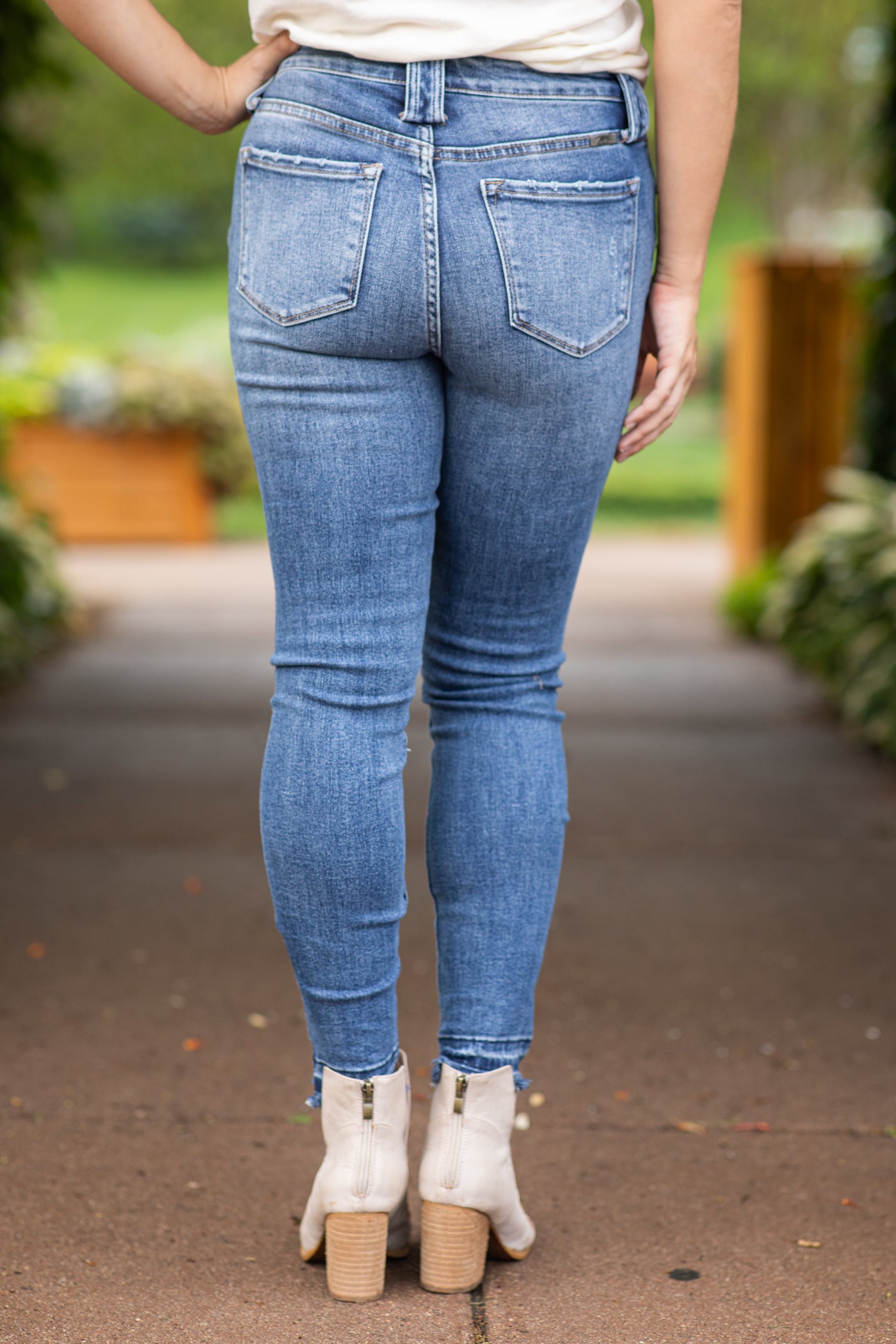 KanCan Skinny Jeans With Distressed Hem