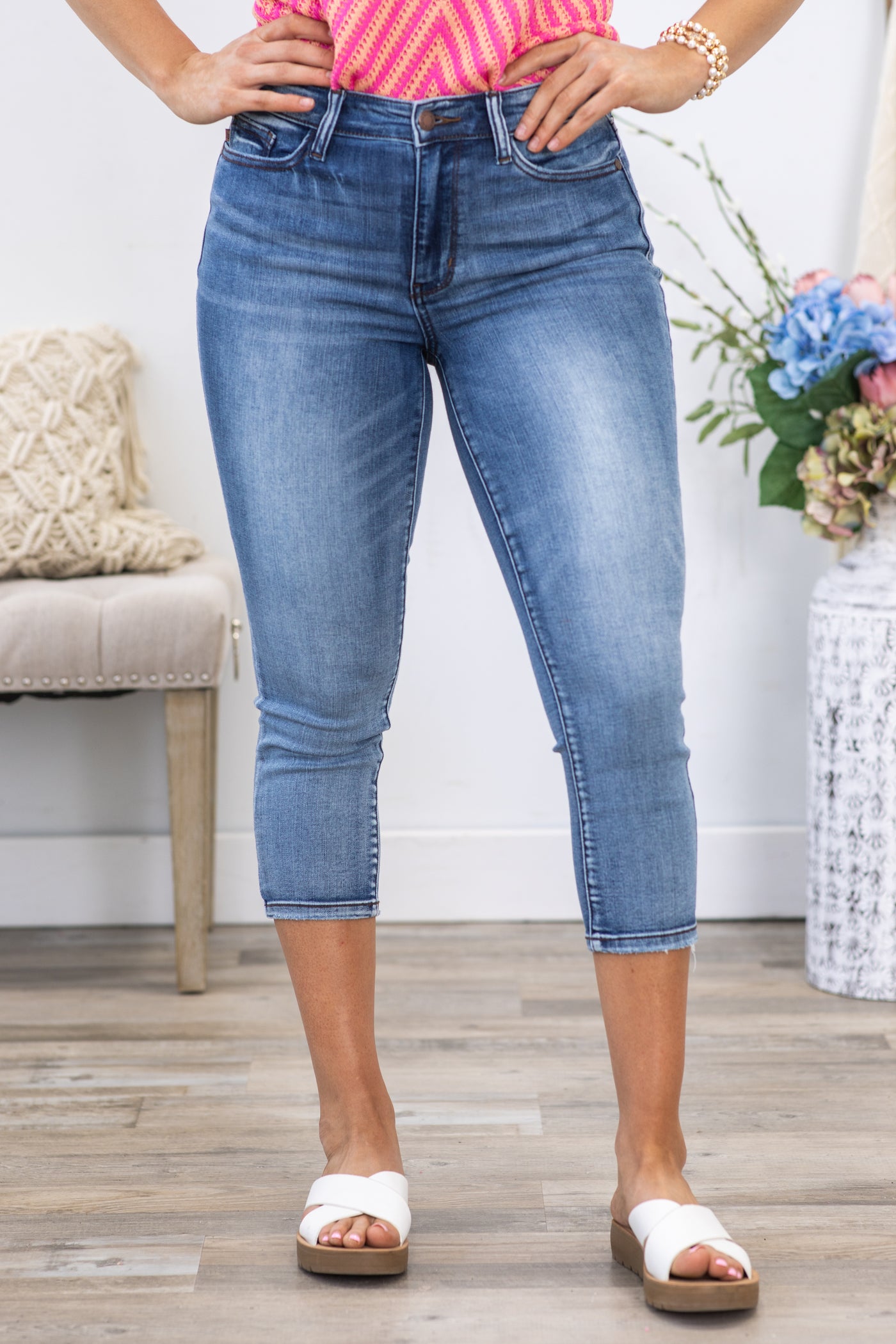 Judy Blue Contrast Wash Capri