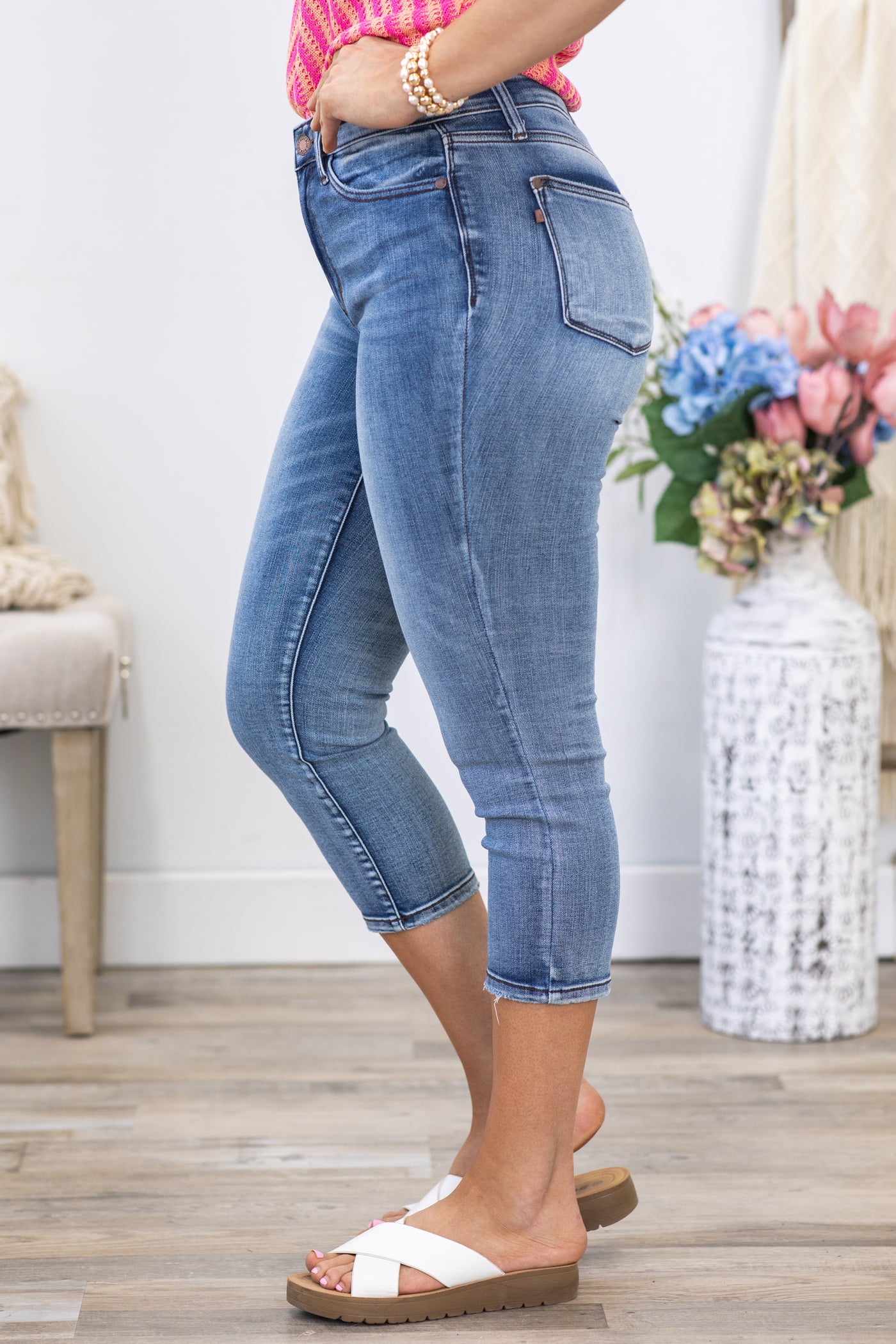 Judy Blue Contrast Wash Capri