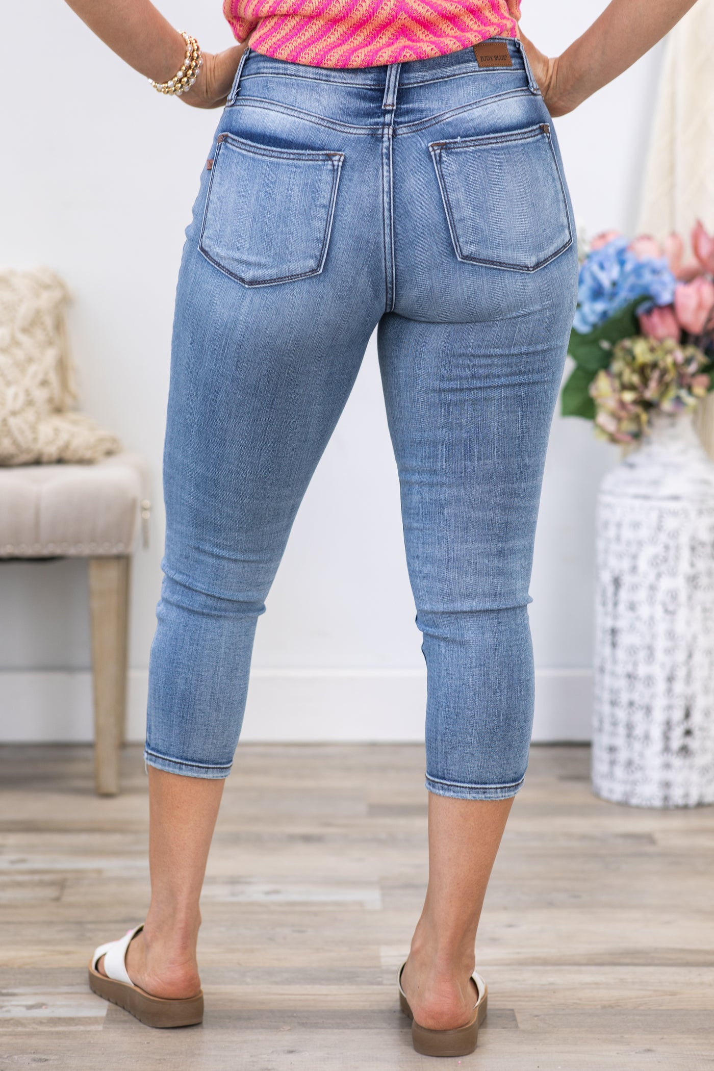 Judy Blue Contrast Wash Capri