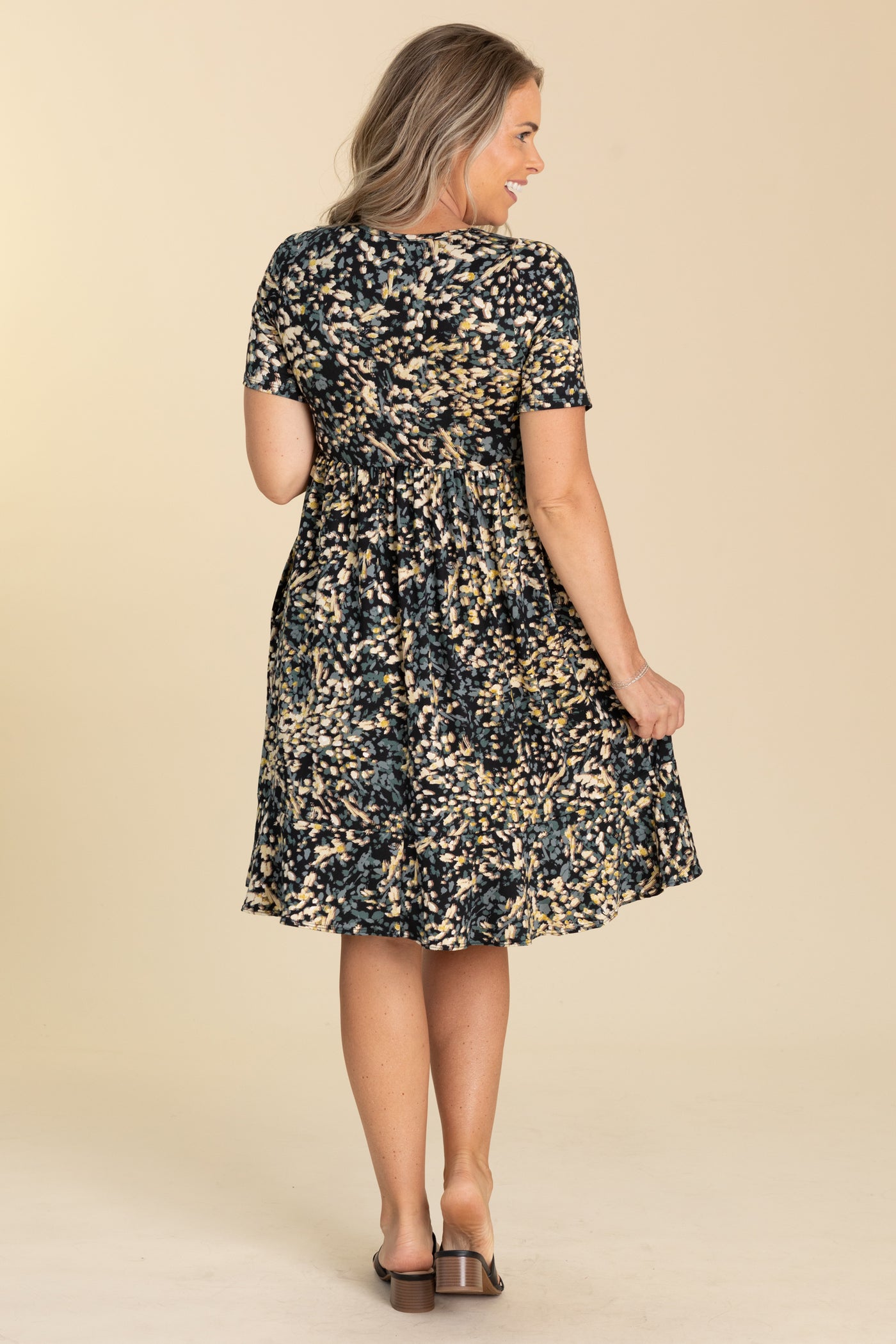Black Floral Knit Dress With Pockets - S Black Floral Knit Dress With Pockets - S