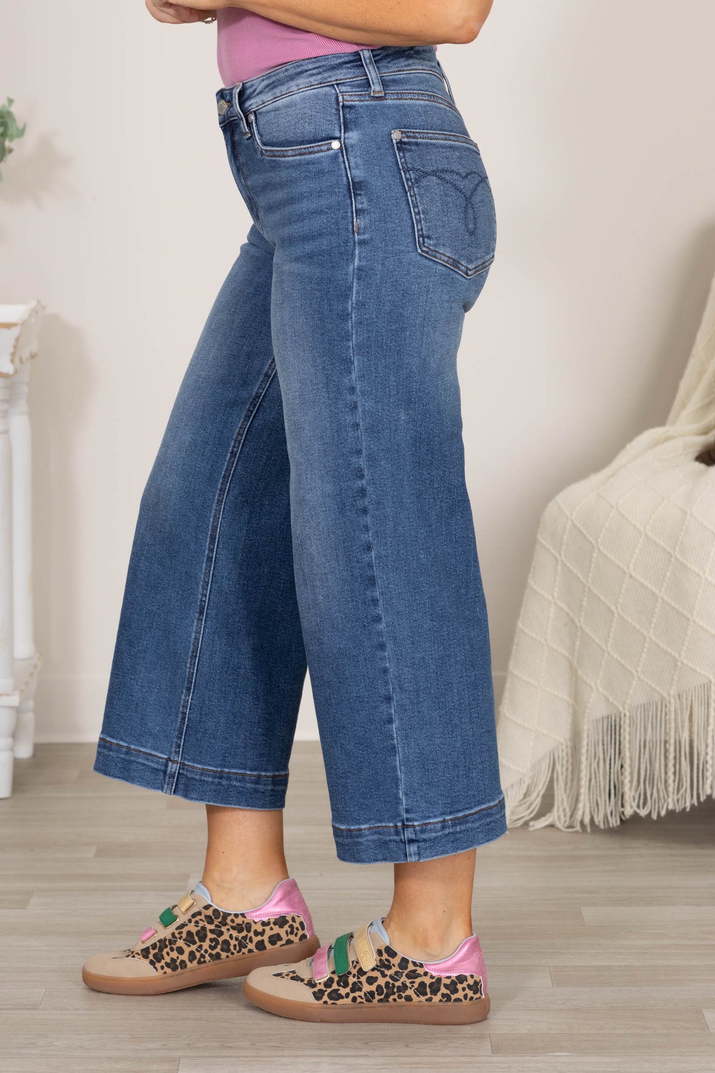 Judy Blue Wide Crop Vintage Pockets Jeans