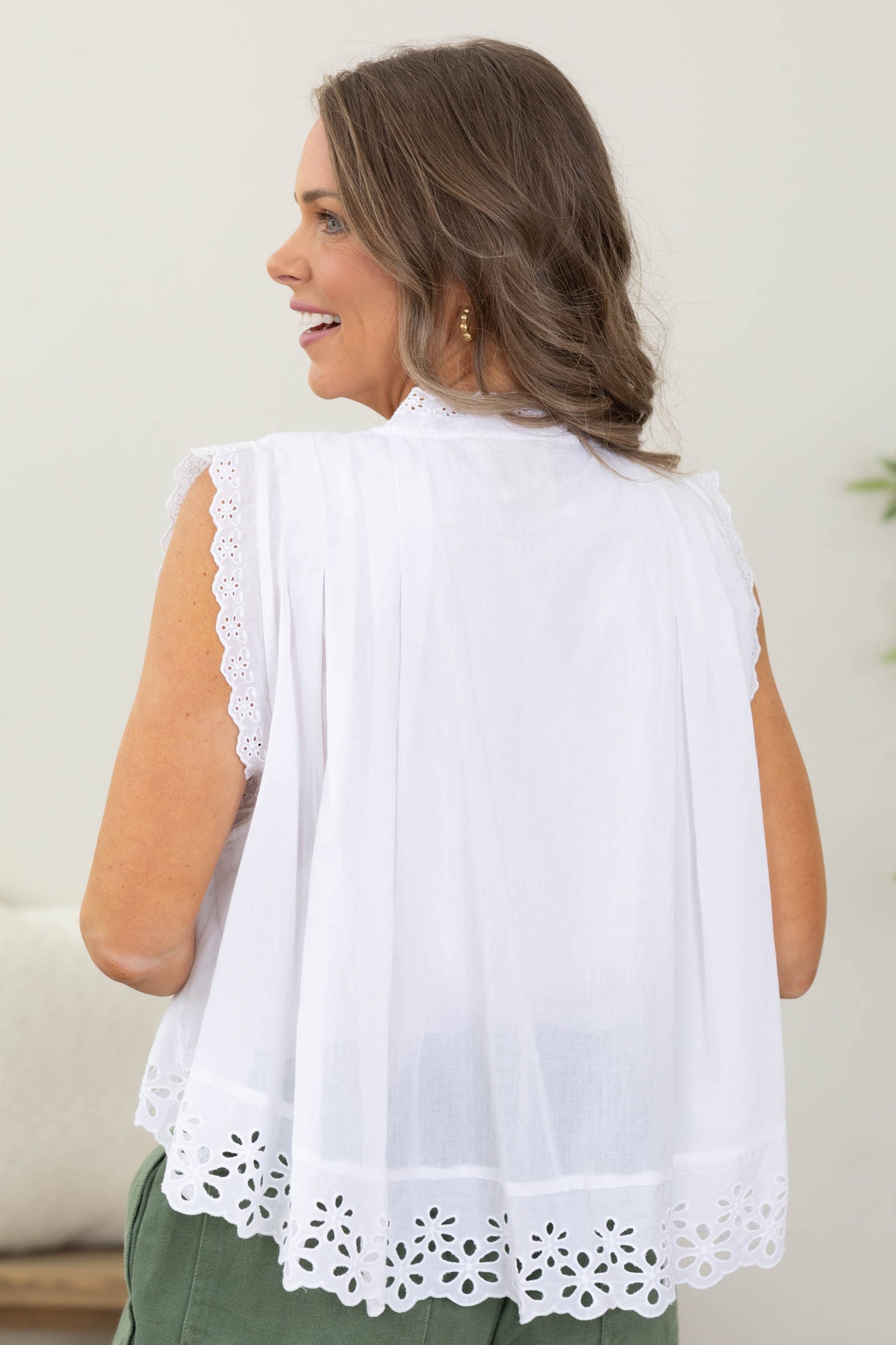 White Cottage Grace Daisy Petal Blouse Top