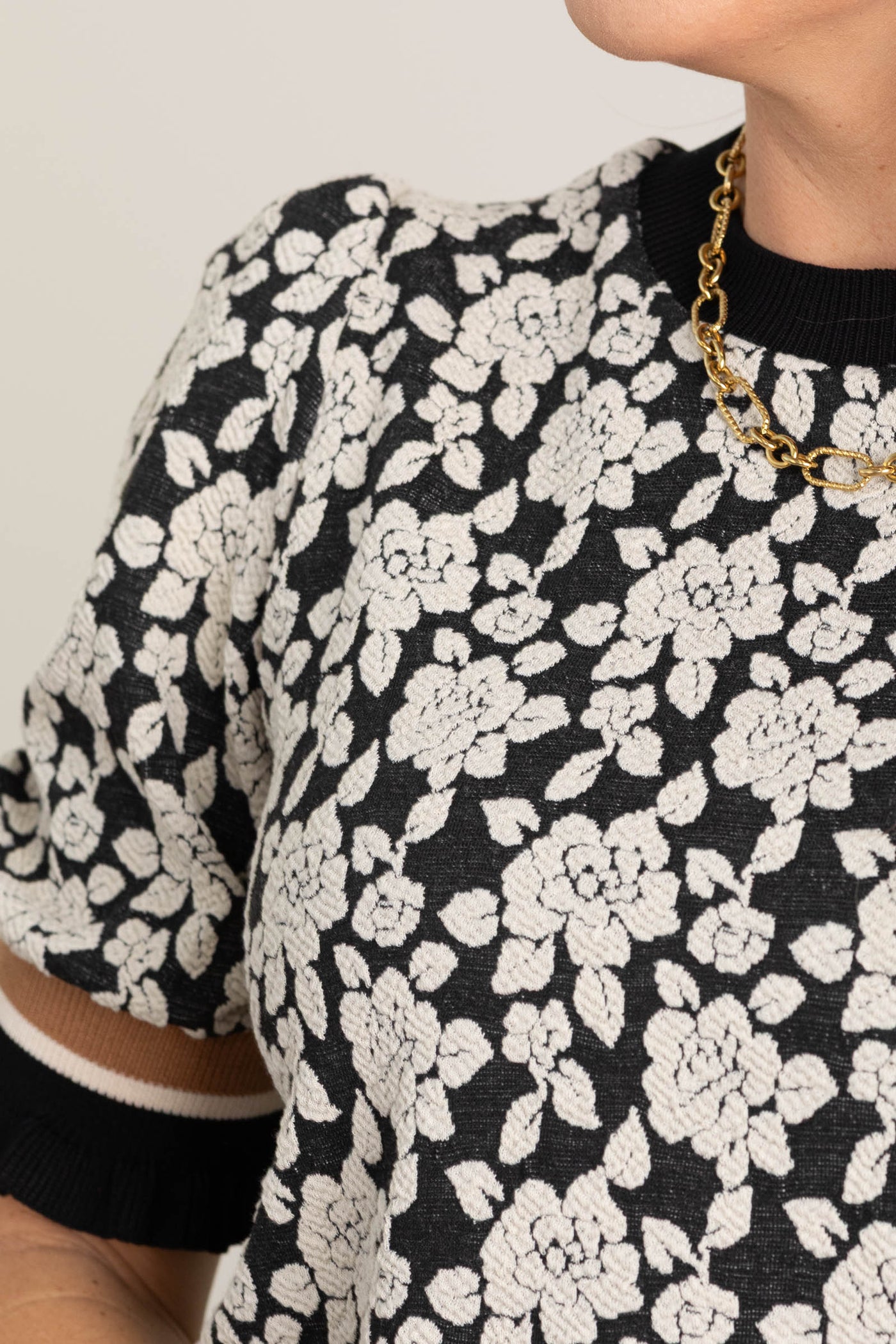 Black Rose Knit Contrast Band Puff Sleeve Top