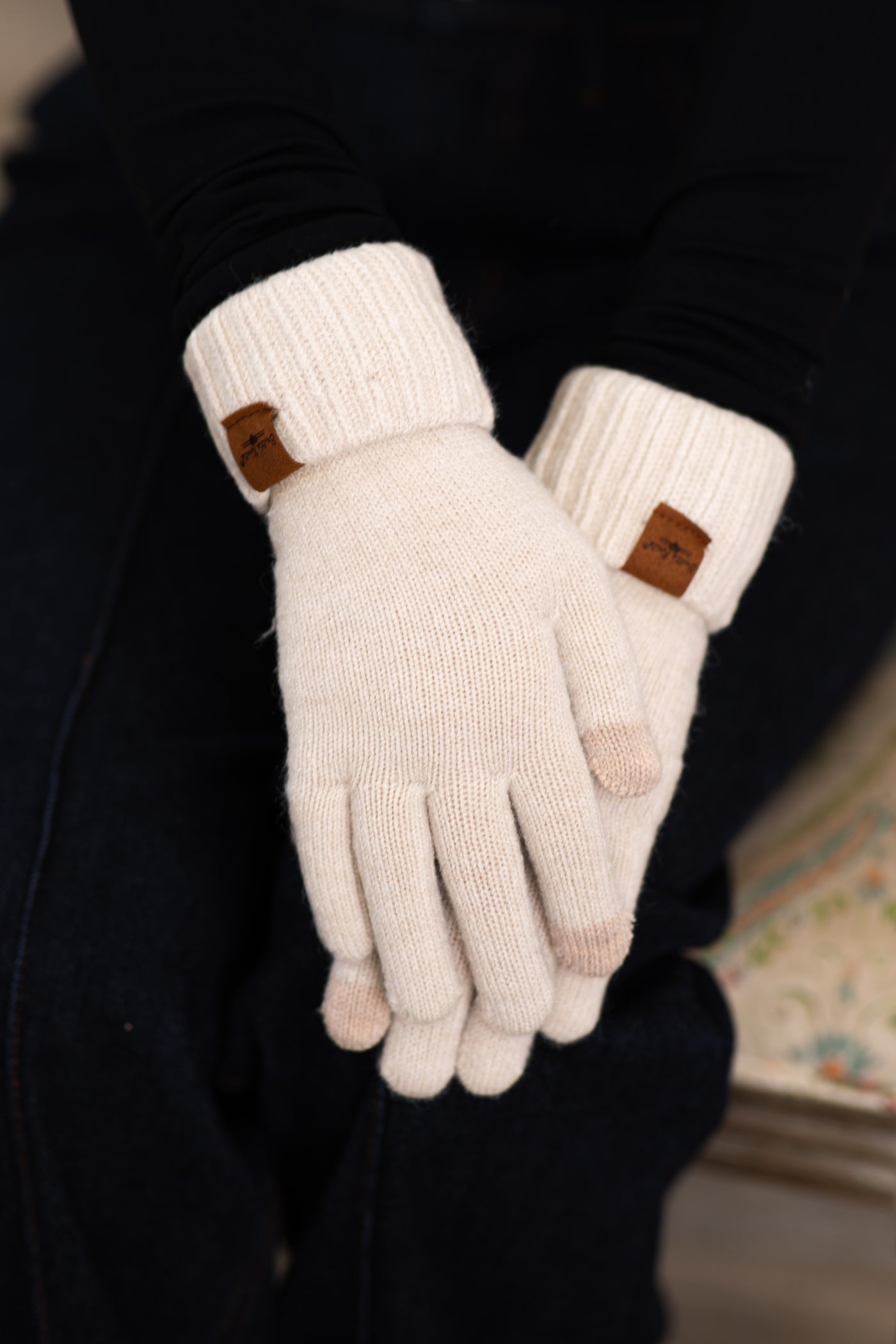 Oatmeal Gloves With Tech Fingertips