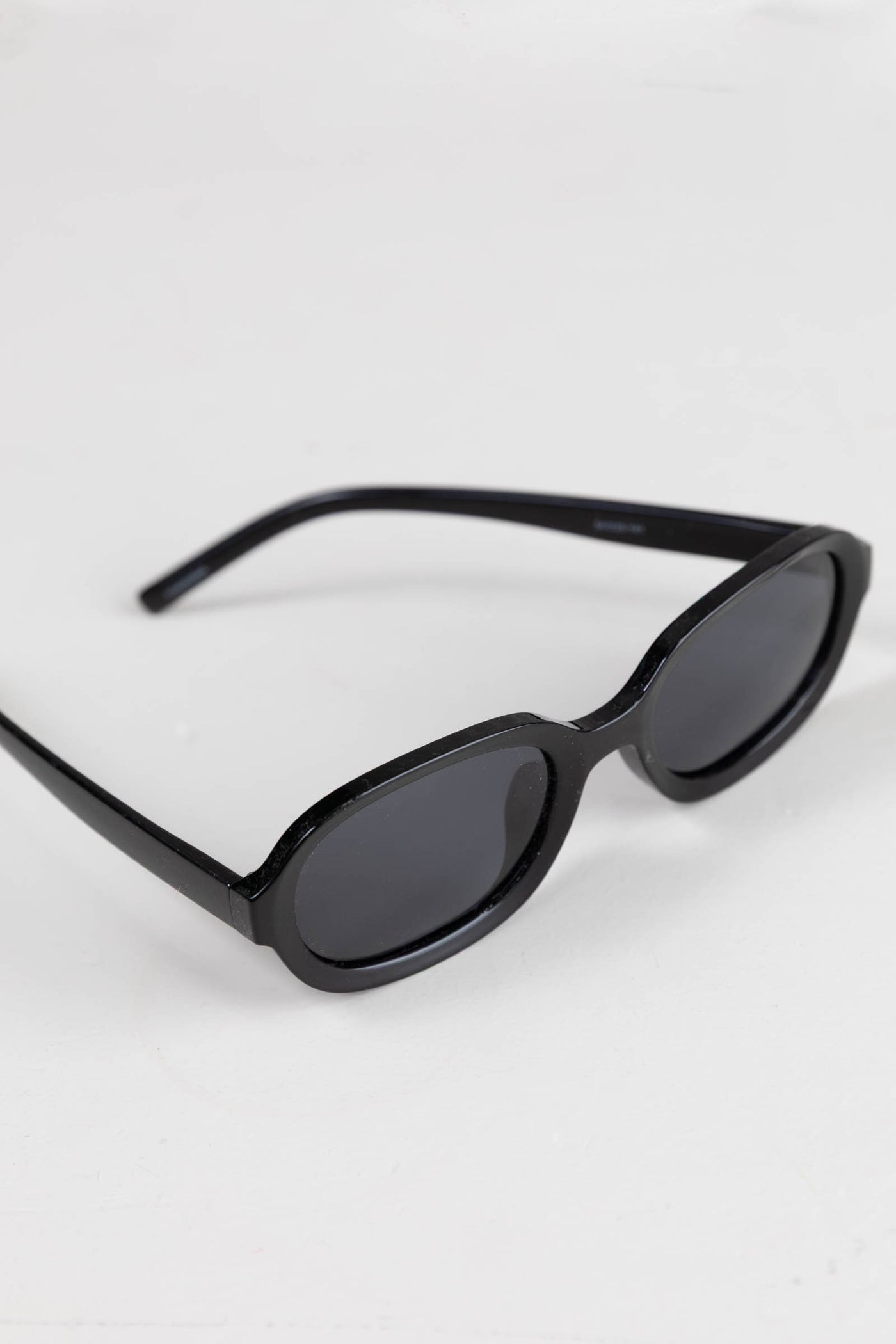 Simple Oval Frame Sunglasses