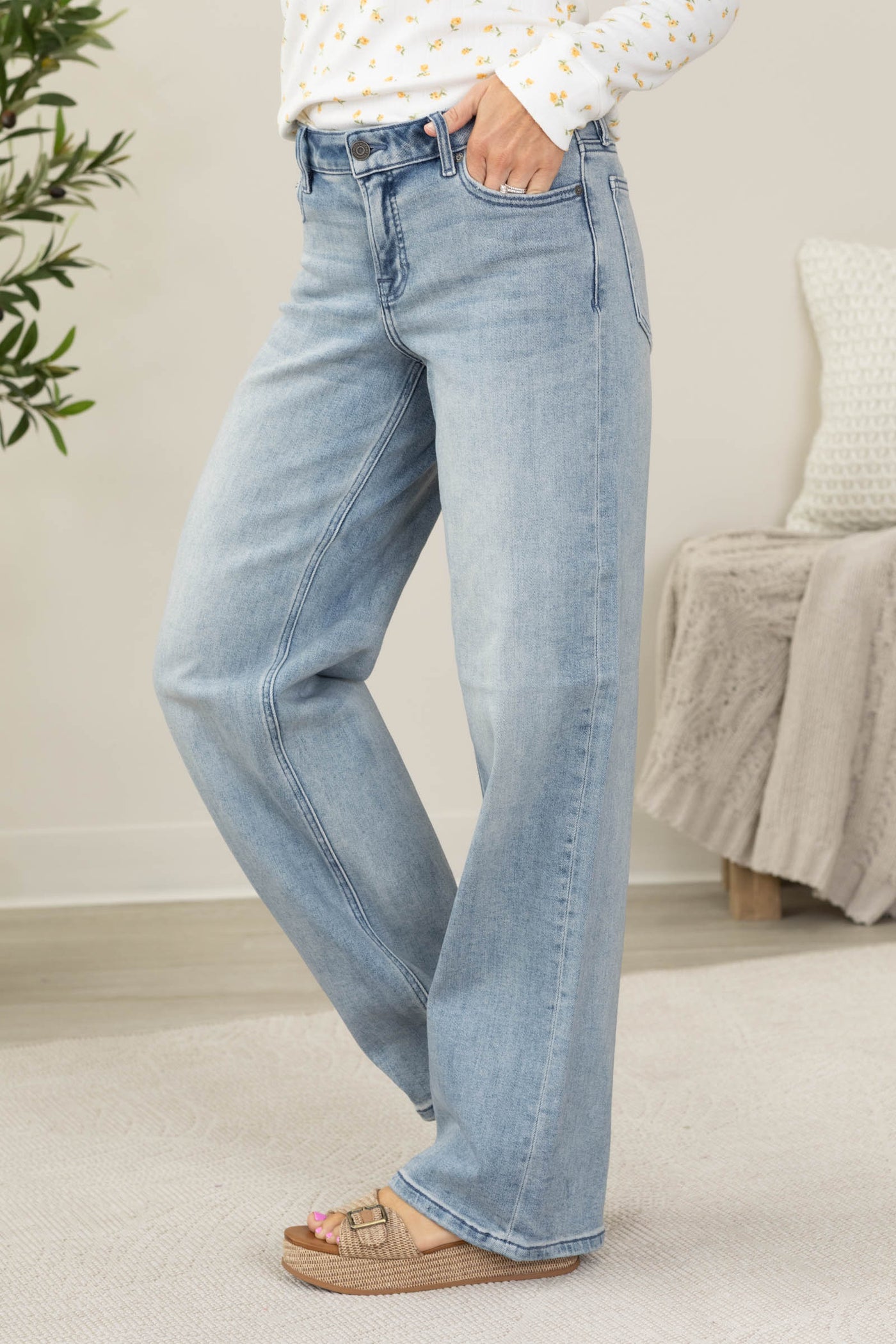 Hidden Light Wash Clean Mid Rise Dad Jean