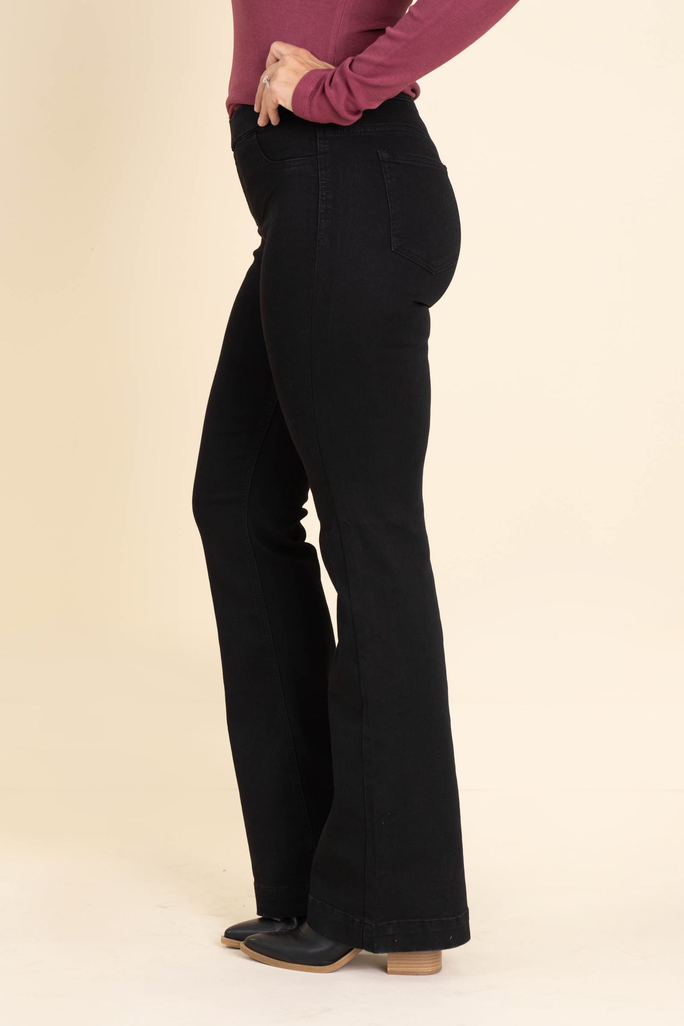 Cello Black Mid Rise Flare Jegging Pant