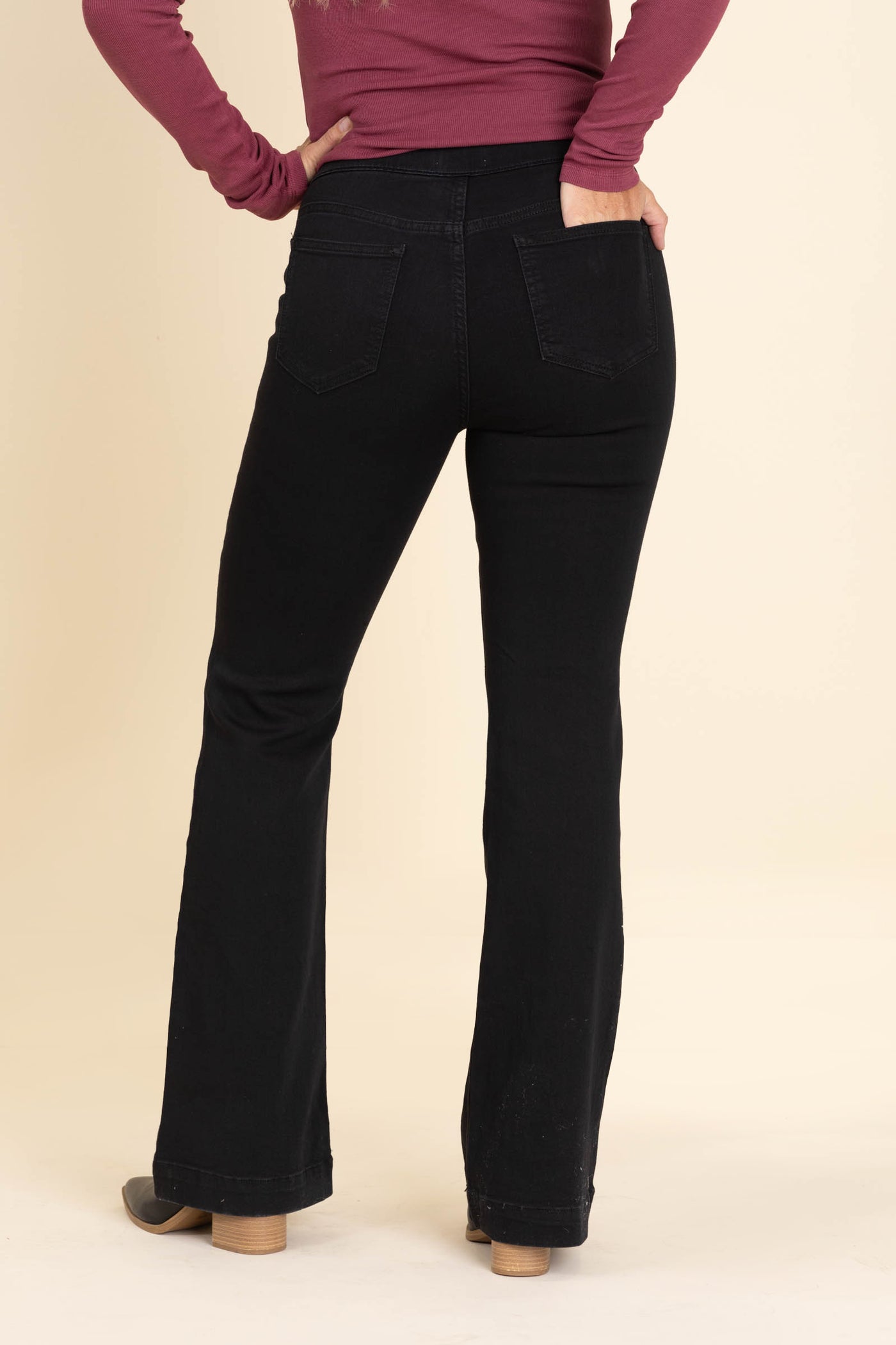 Cello Black Mid Rise Flare Jegging Pant
