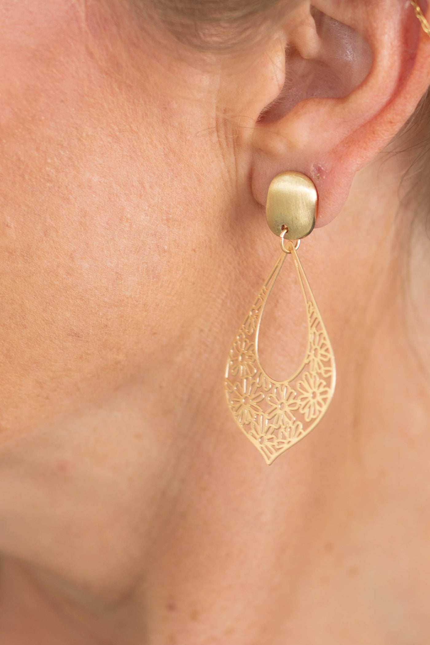Floral Cutout Teardrop Dangle Earrings