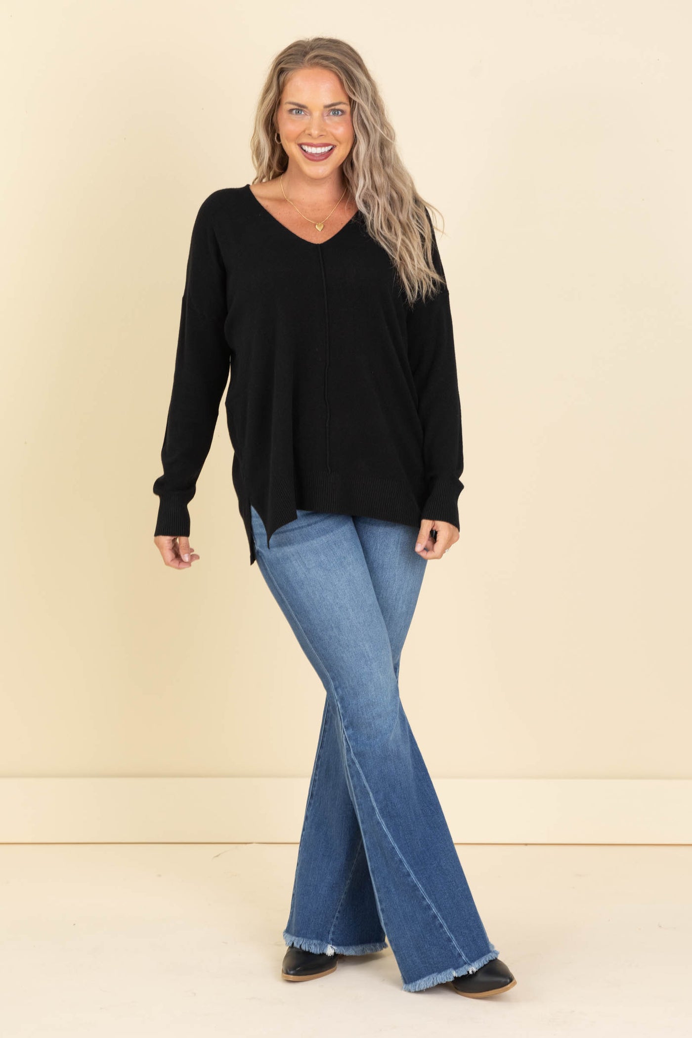 V-Neck Lightweight Sweaters With Seam Detail