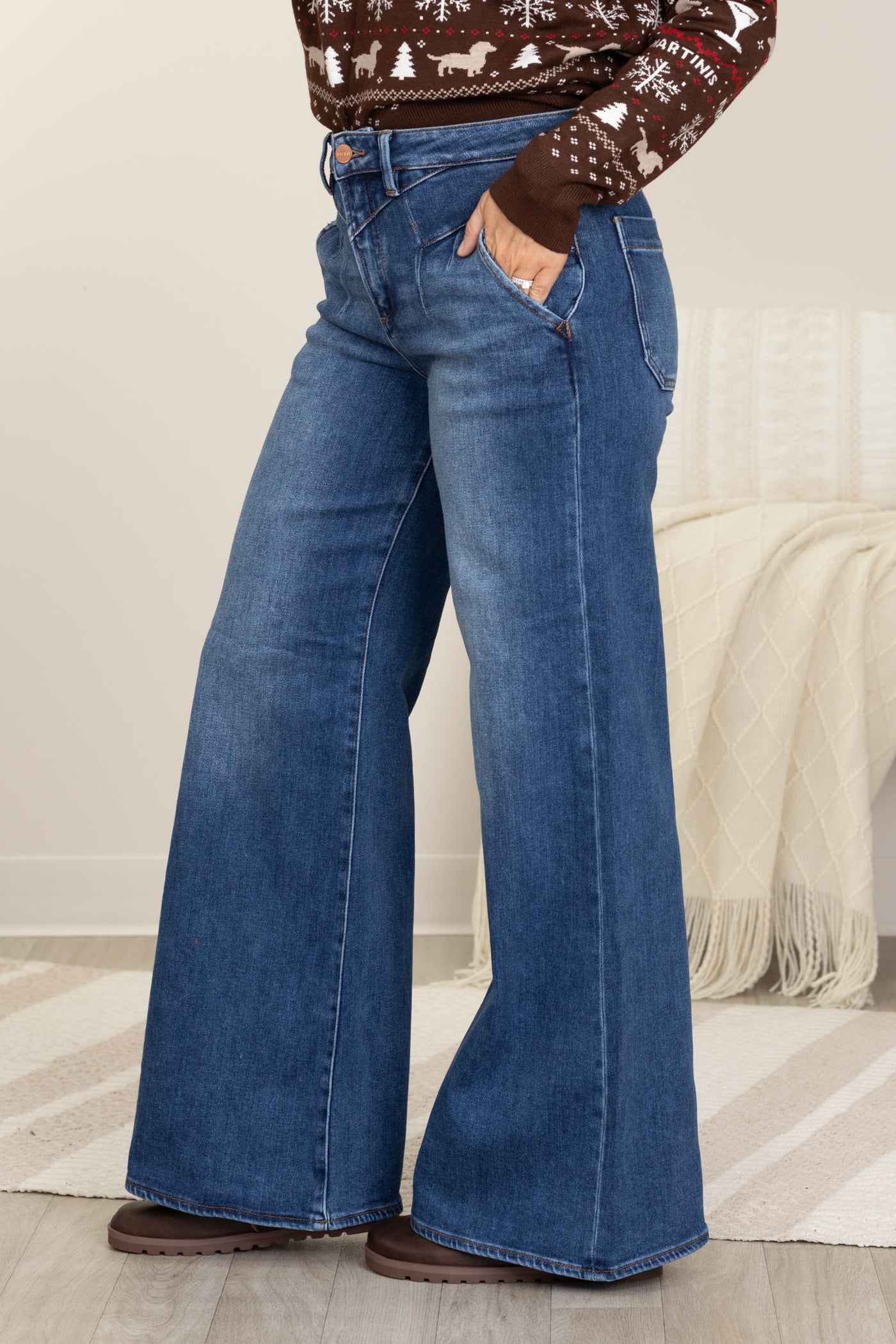 Risen High Rise Wide Jeans With Front Yoke